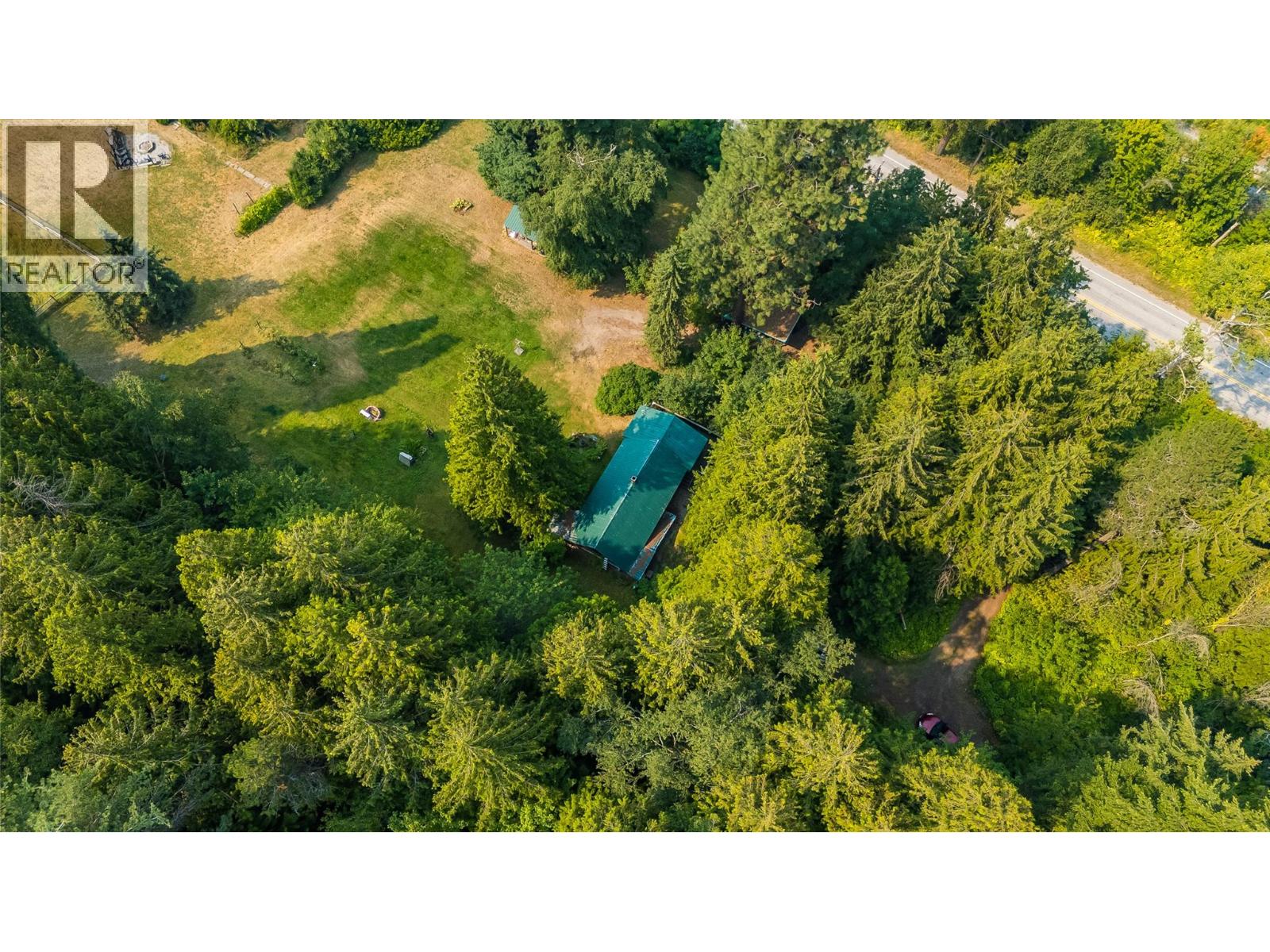 1562 Arrow Lakes Drive Property Photo 31