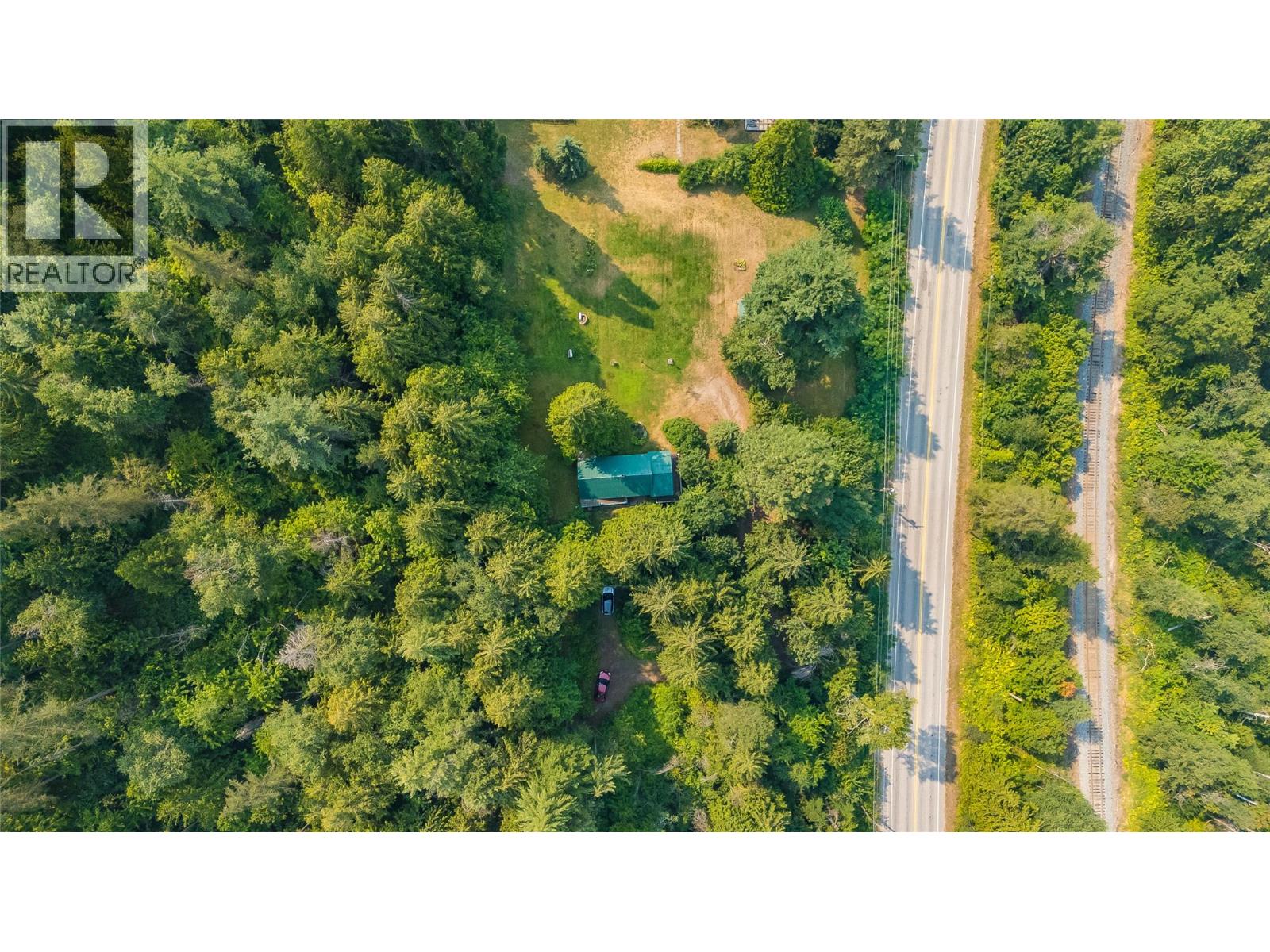 1562 Arrow Lakes Drive Property Photo 32