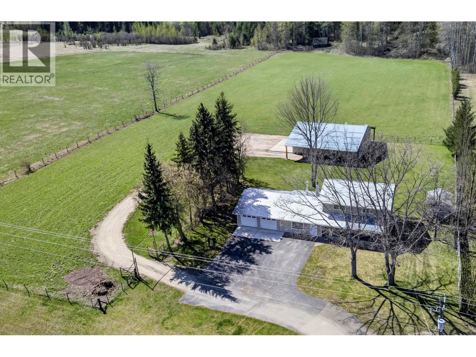 985 Old N Thompson Highway Property Photo 1