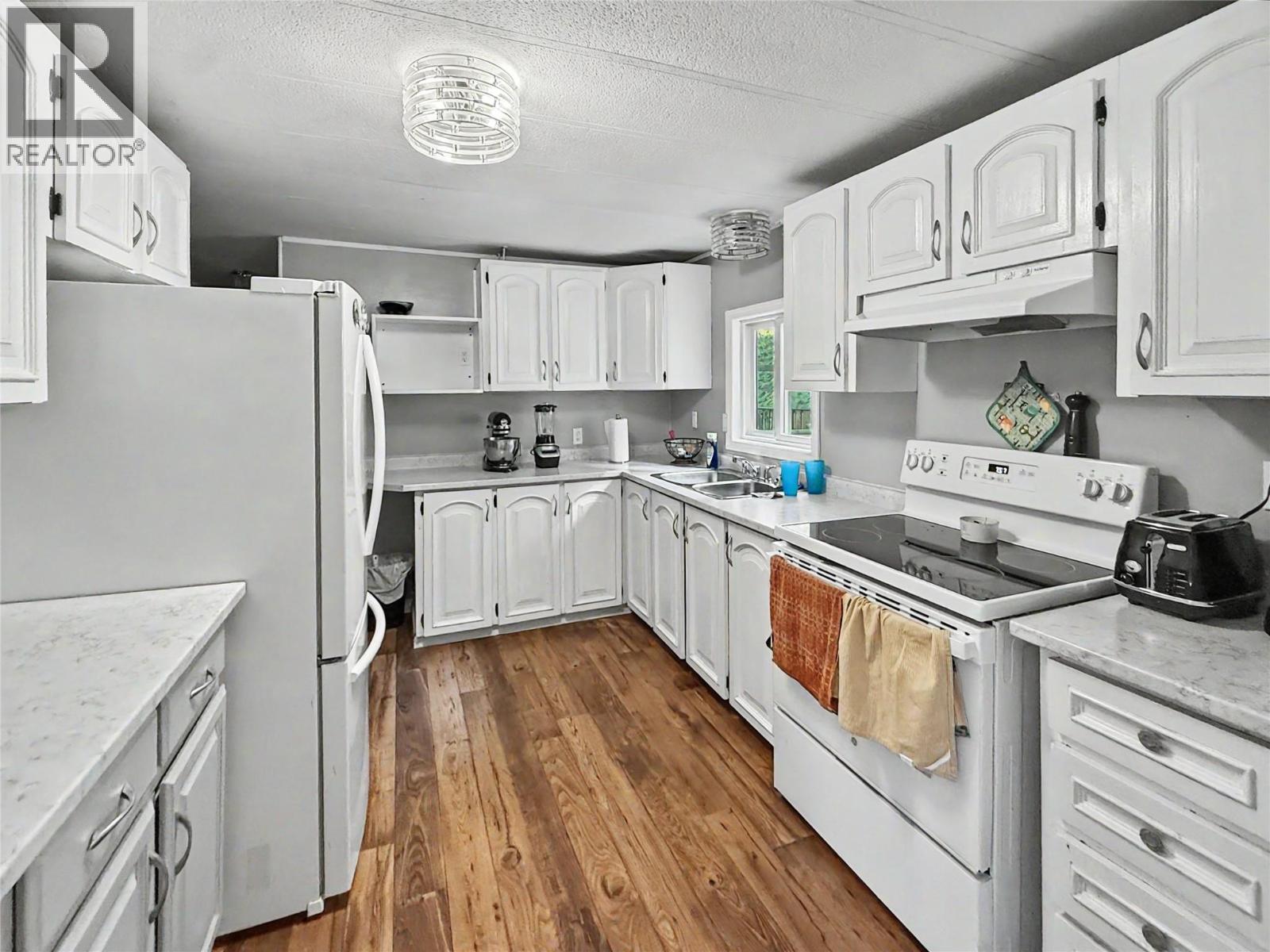 698 Strathmore Avenue Property Photo 5