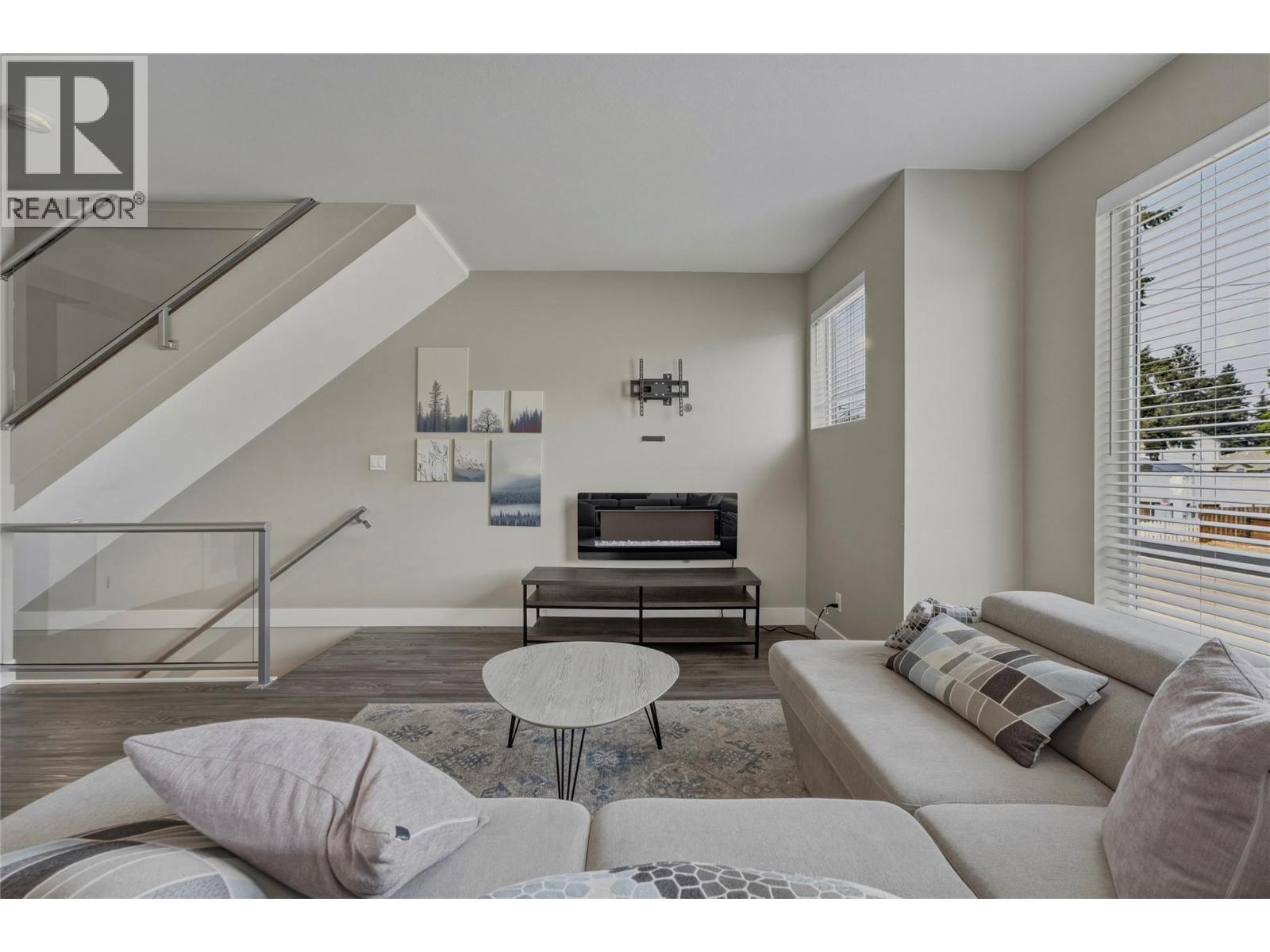 1804 46 Avenue Unit# 2 Property Photo 3