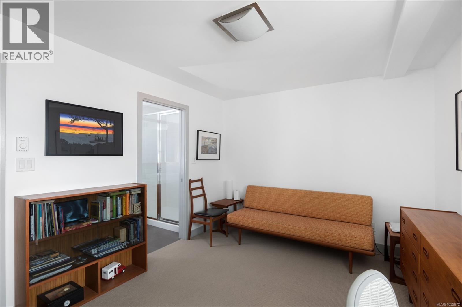 4 1137 Meares St Property Photo 15