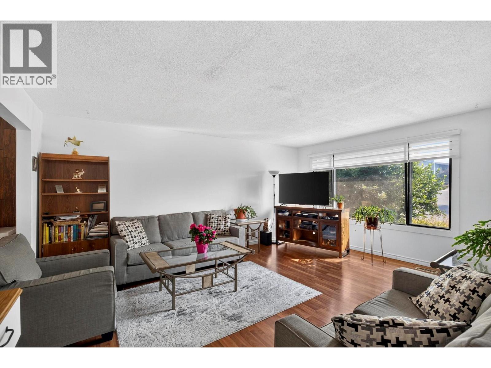 1904 22nd Street Property Photo 3