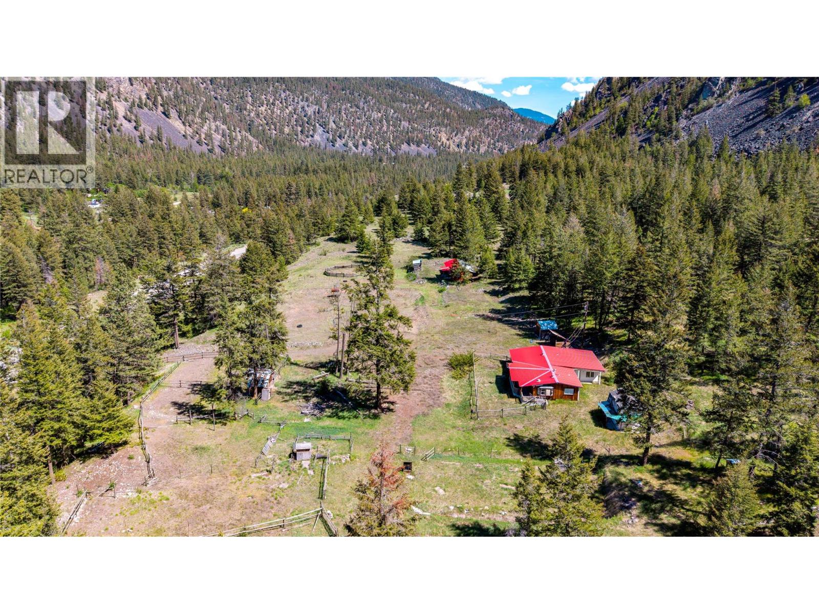 2451 Hwy 3 E Property Photo 2