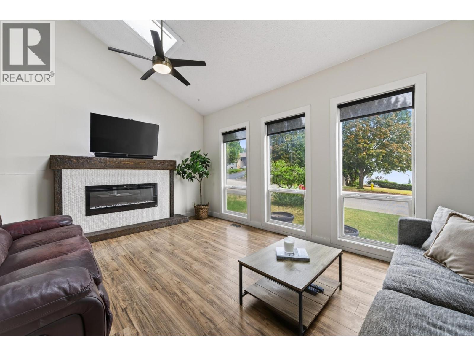 455 Laurier Drive Property Photo 4