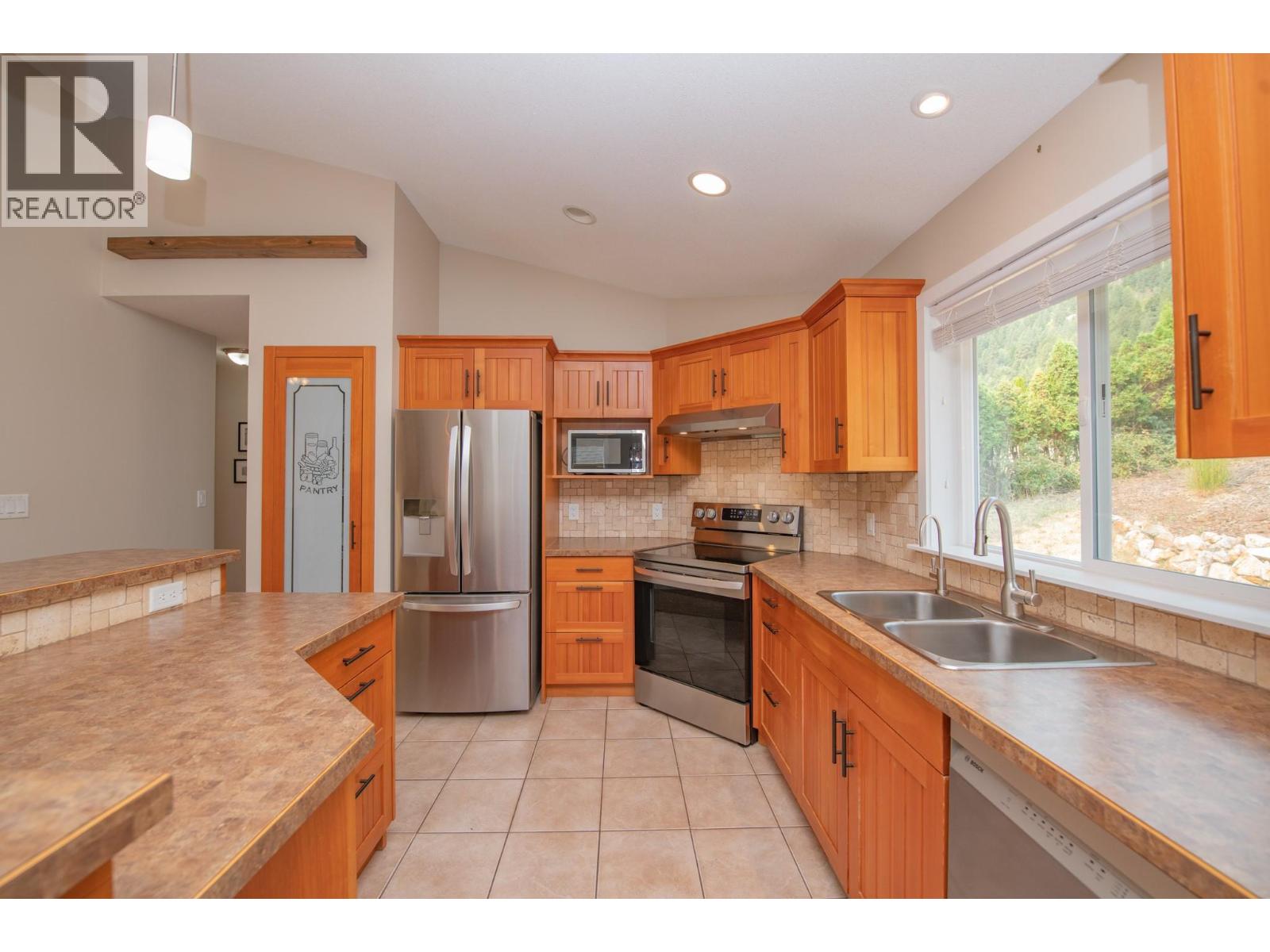 1808 Skyview Crescent Property Photo 7