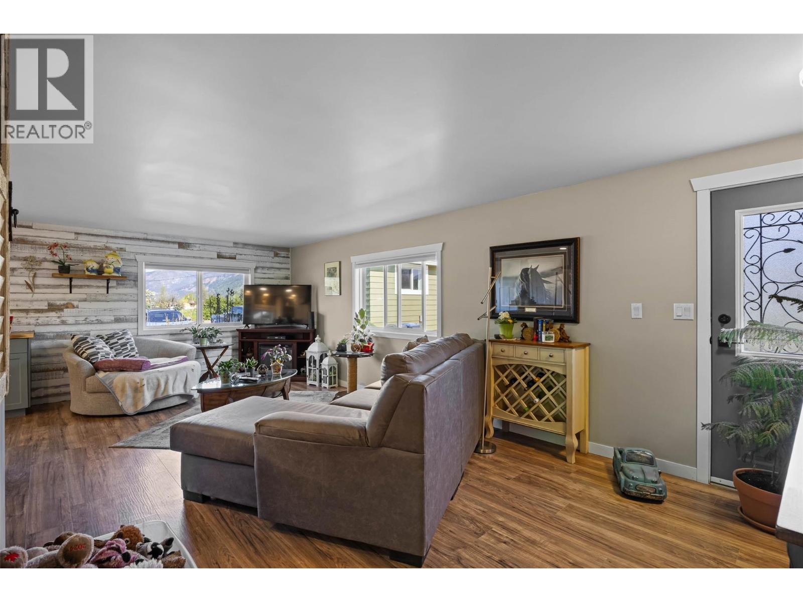 518 Pine Street Property Photo 2