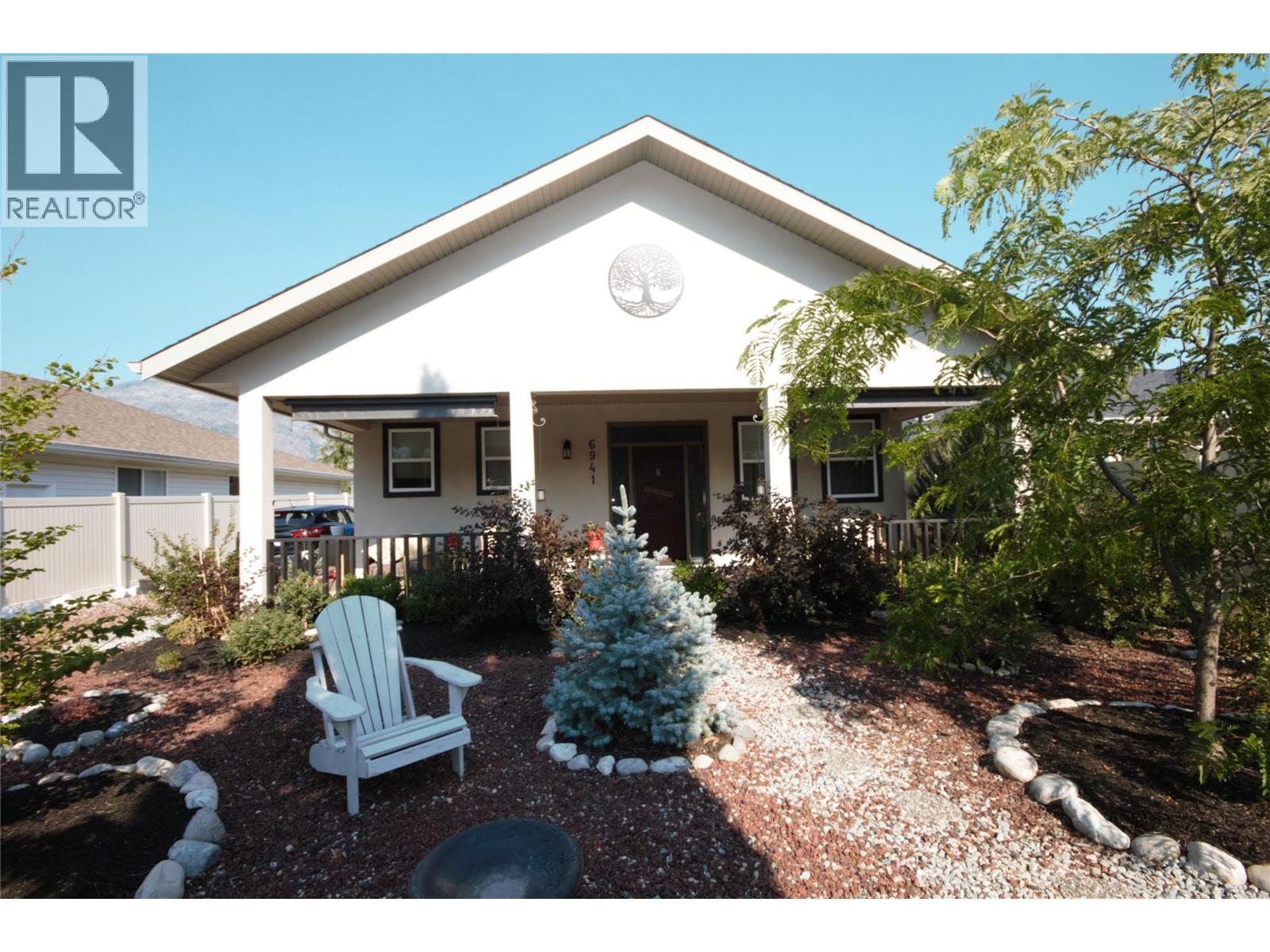 6941 MEADOWS Drive Property Photo 1