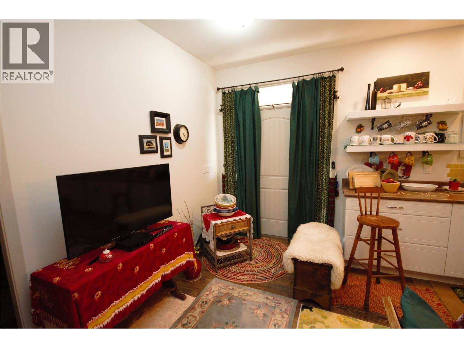 6941 Meadows Drive Property Photo 2