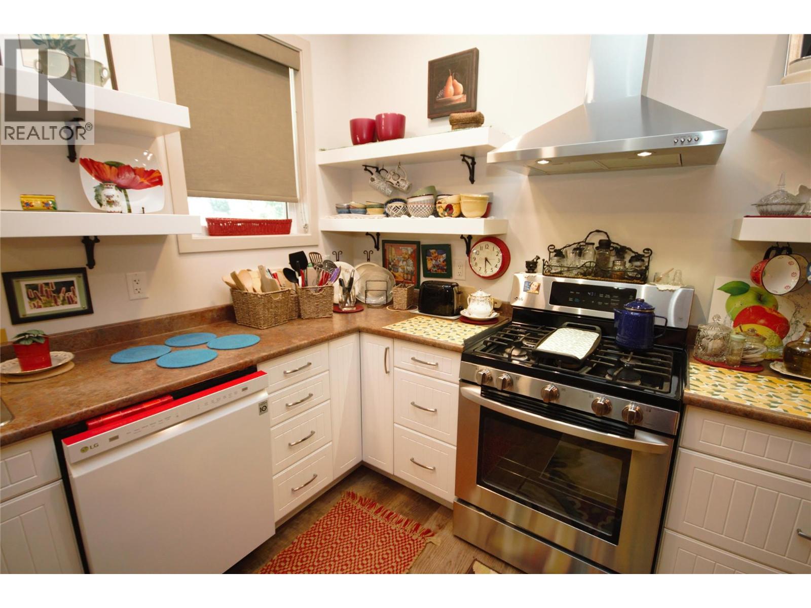 6941 Meadows Drive Property Photo 4