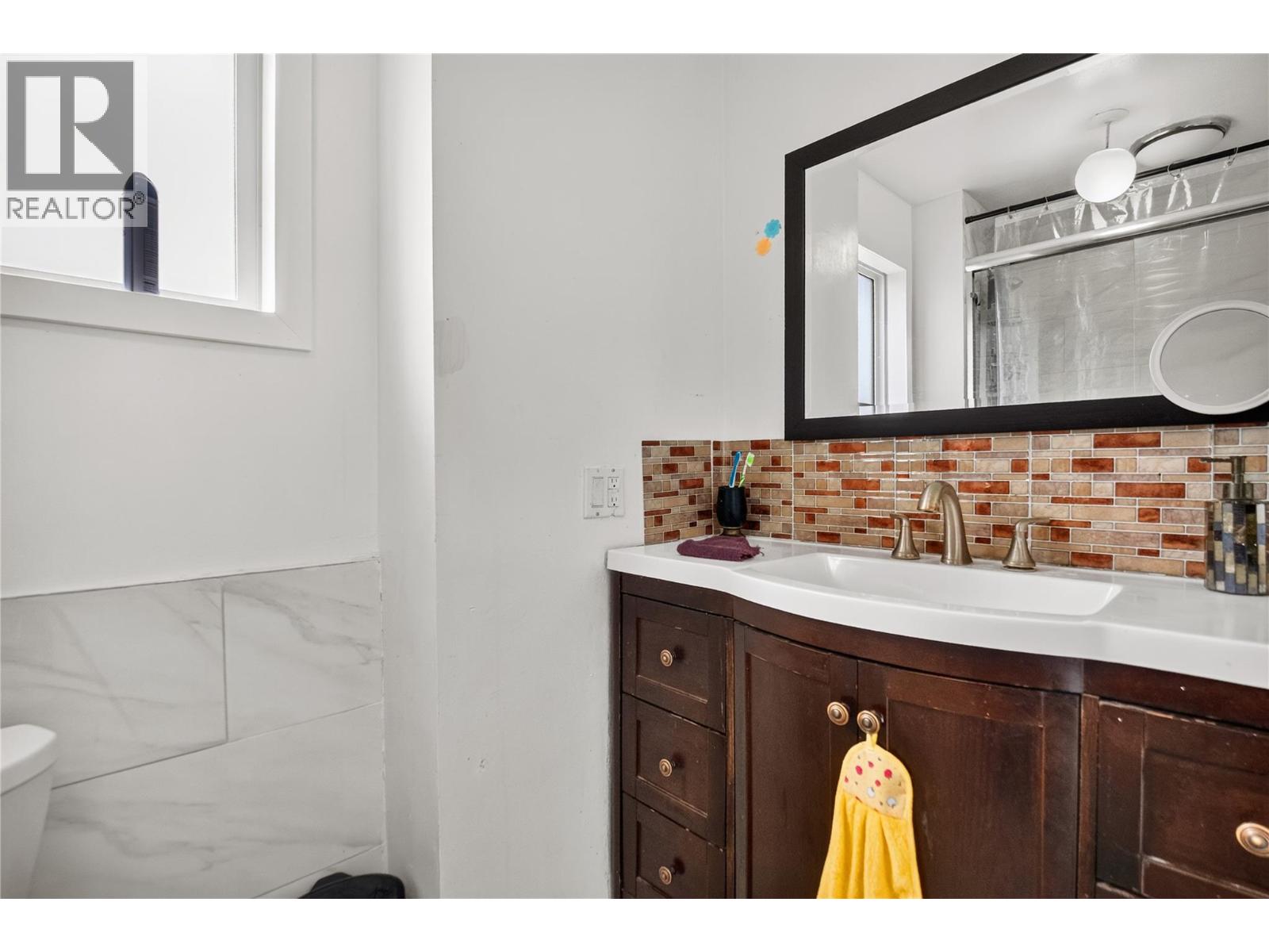10319 42 Avenue Property Photo 22