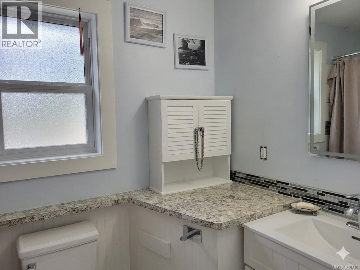 144 3042 River Rd Property Photo 8