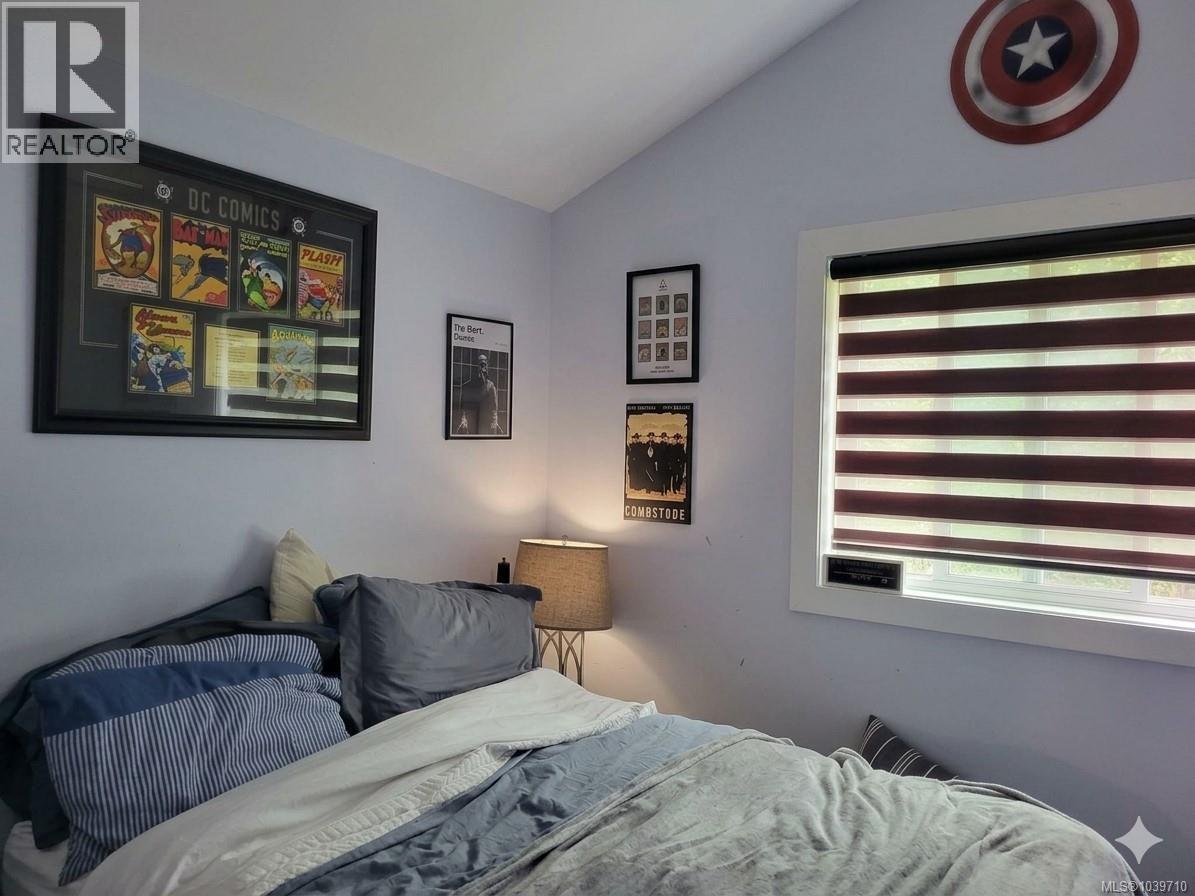 144 3042 River Rd Property Photo 9