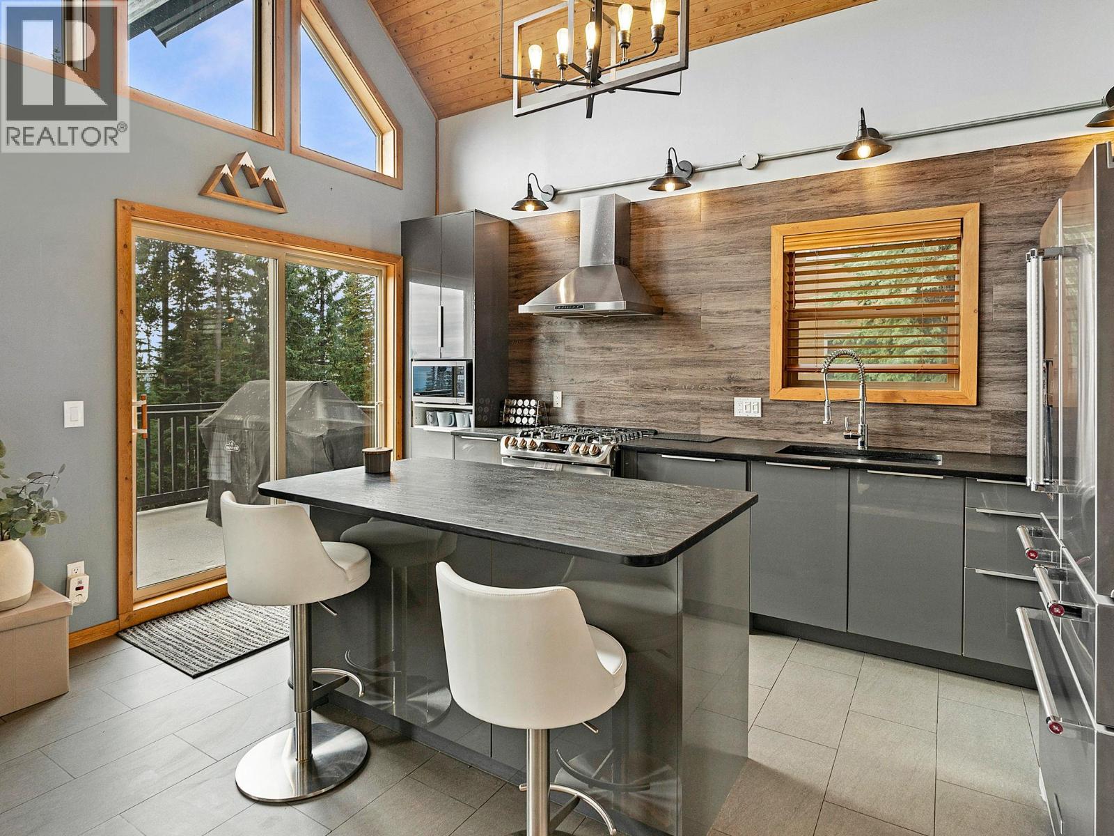 4833 Snow Pines Road Property Photo 8