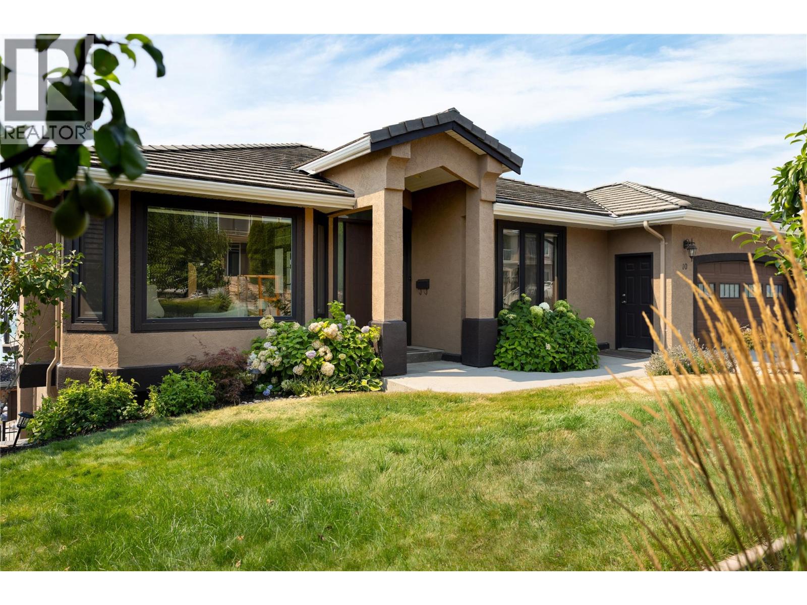 10 Bayview Heights Property Photo 2
