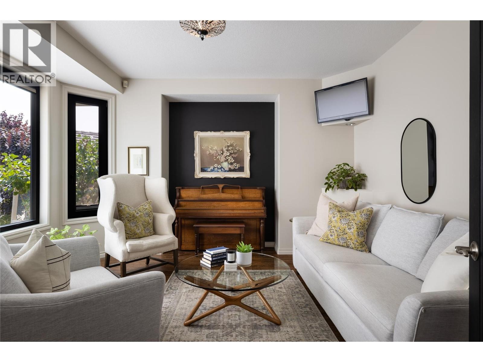 10 Bayview Heights Property Photo 8