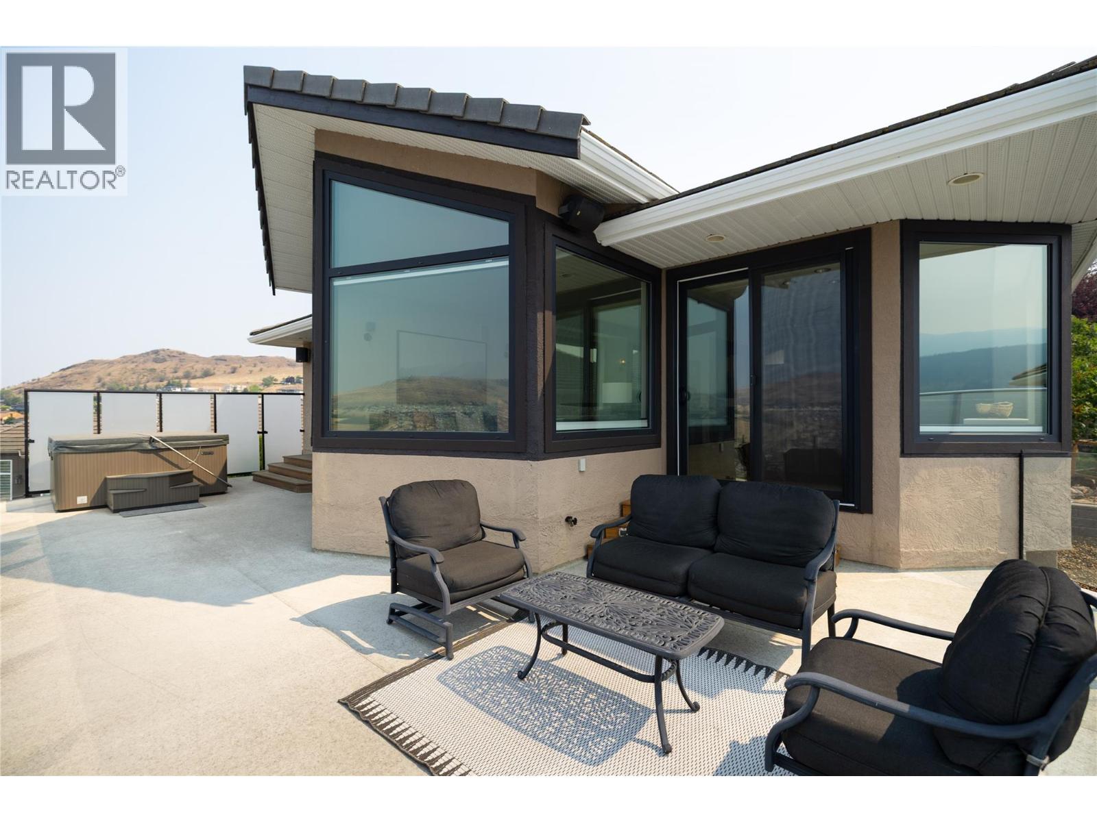 10 Bayview Heights Property Photo 12