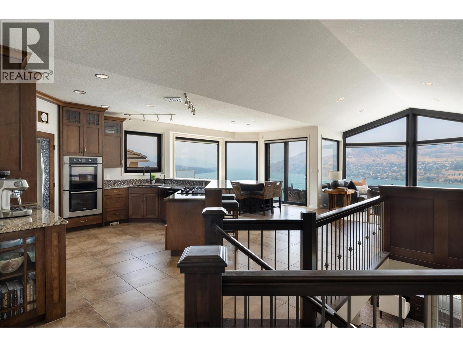 10 Bayview Heights Property Photo 16