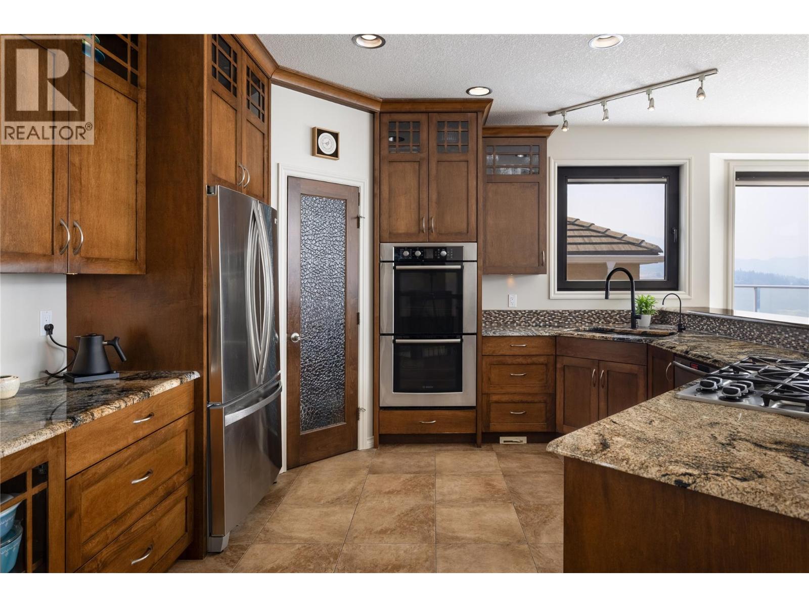 10 Bayview Heights Property Photo 19