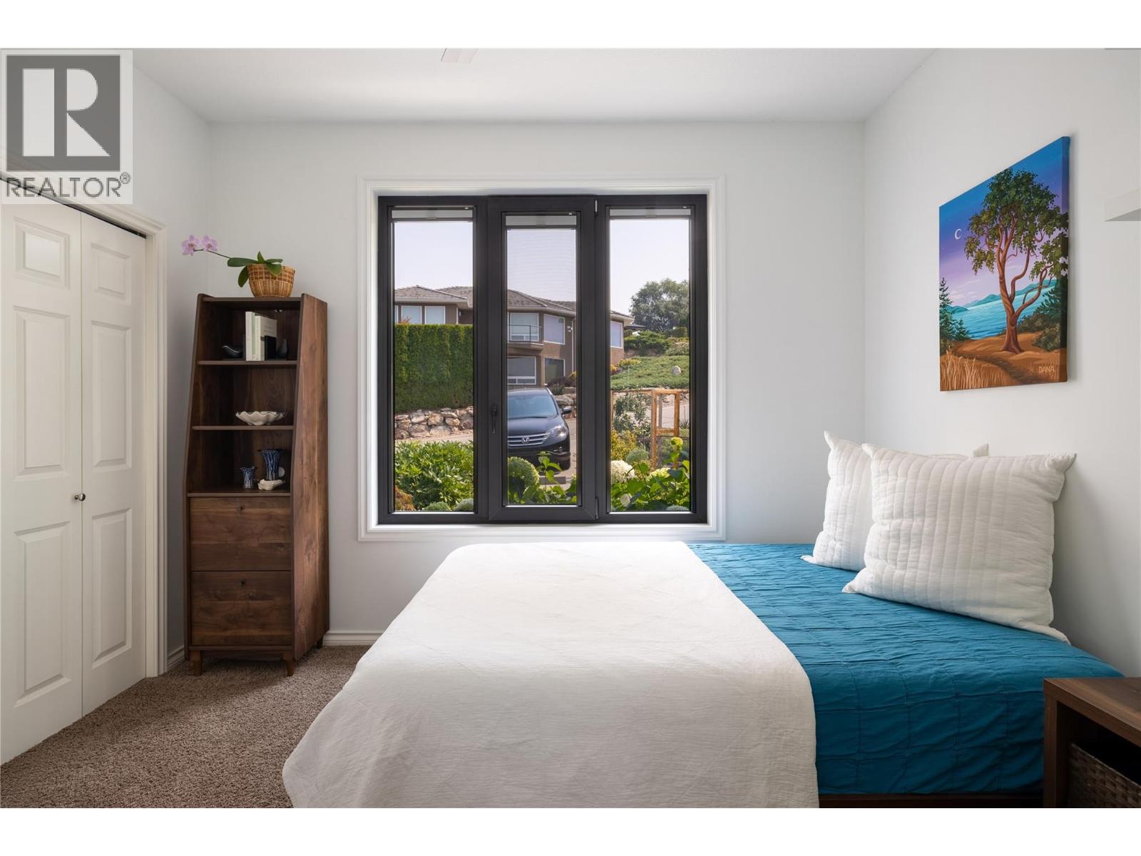 10 Bayview Heights Property Photo 32