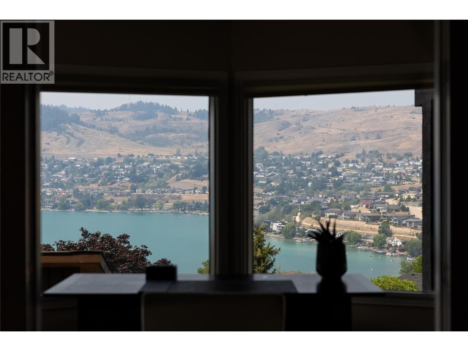 10 Bayview Heights Property Photo 38