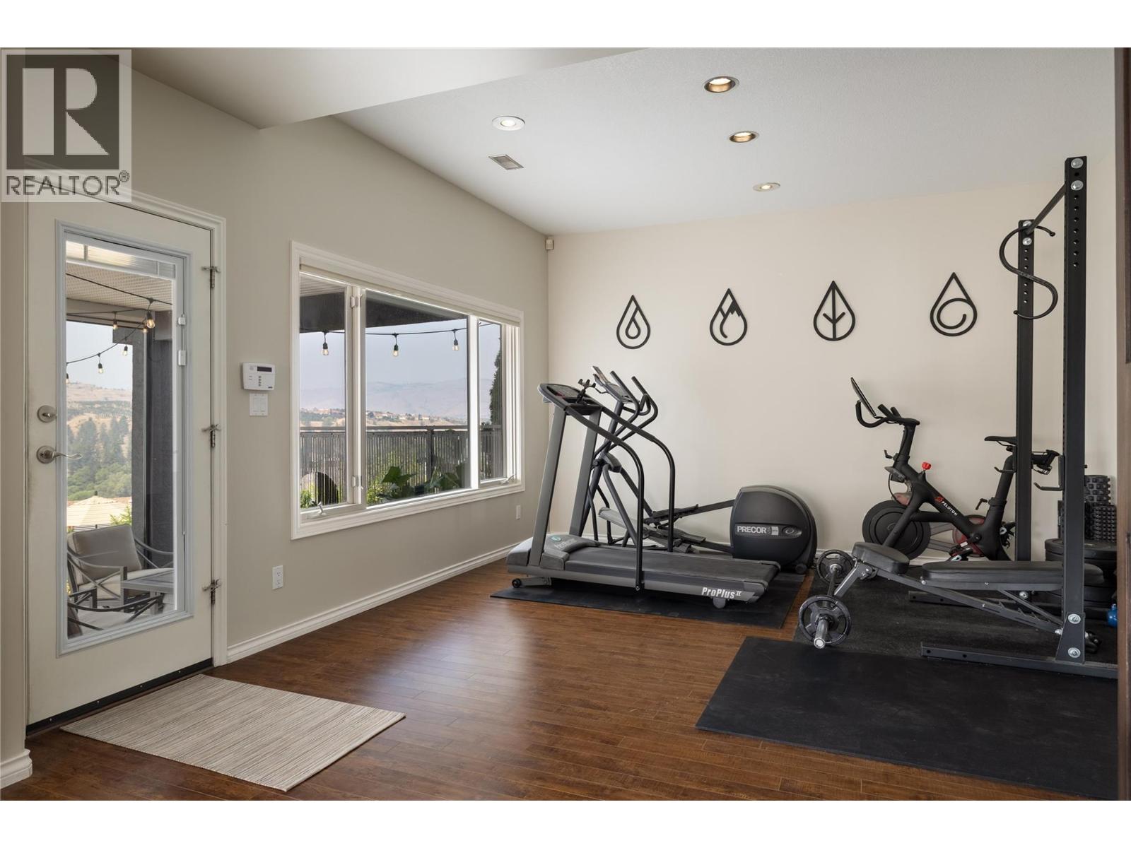10 Bayview Heights Property Photo 39
