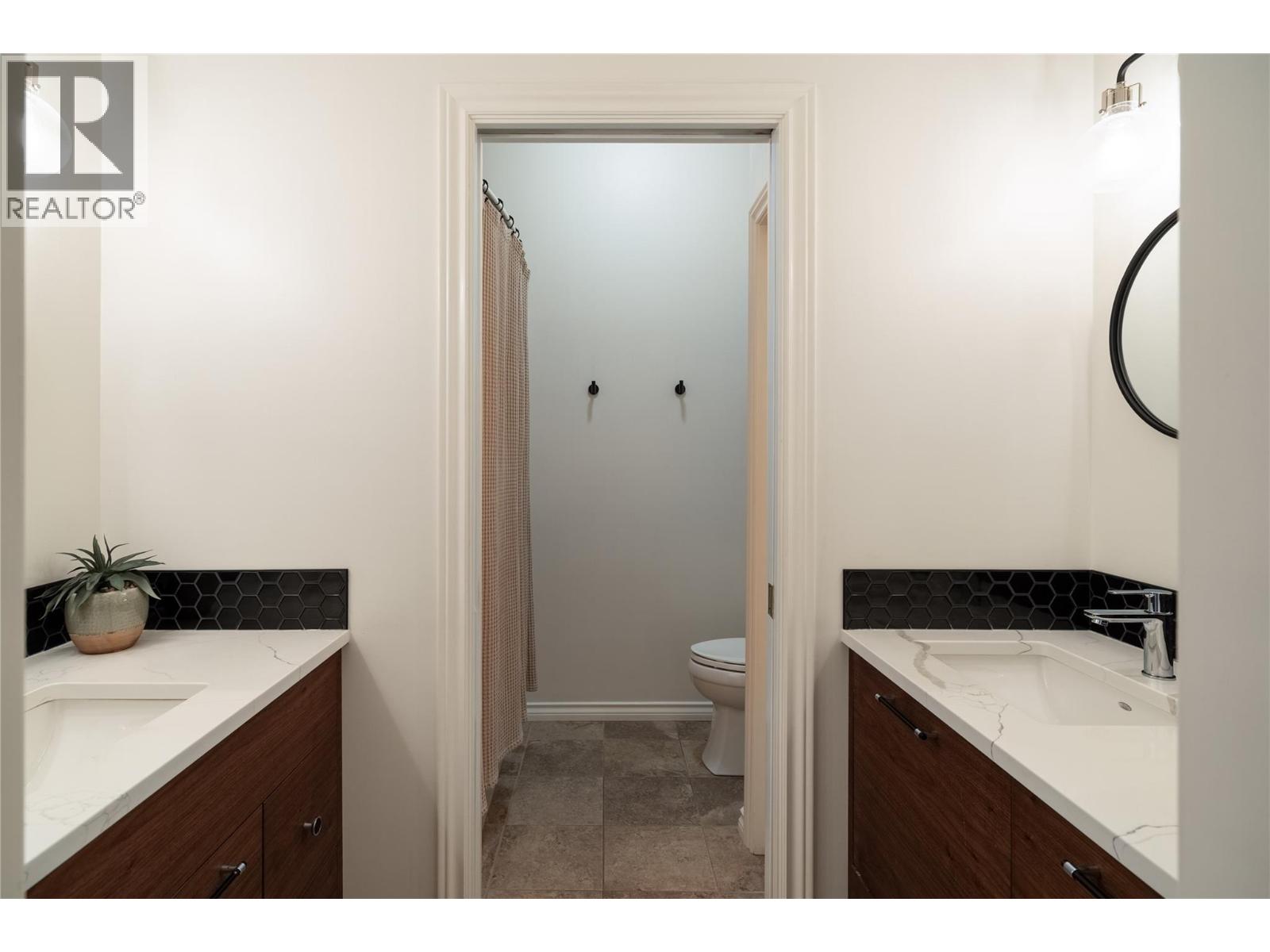 10 Bayview Heights Property Photo 41