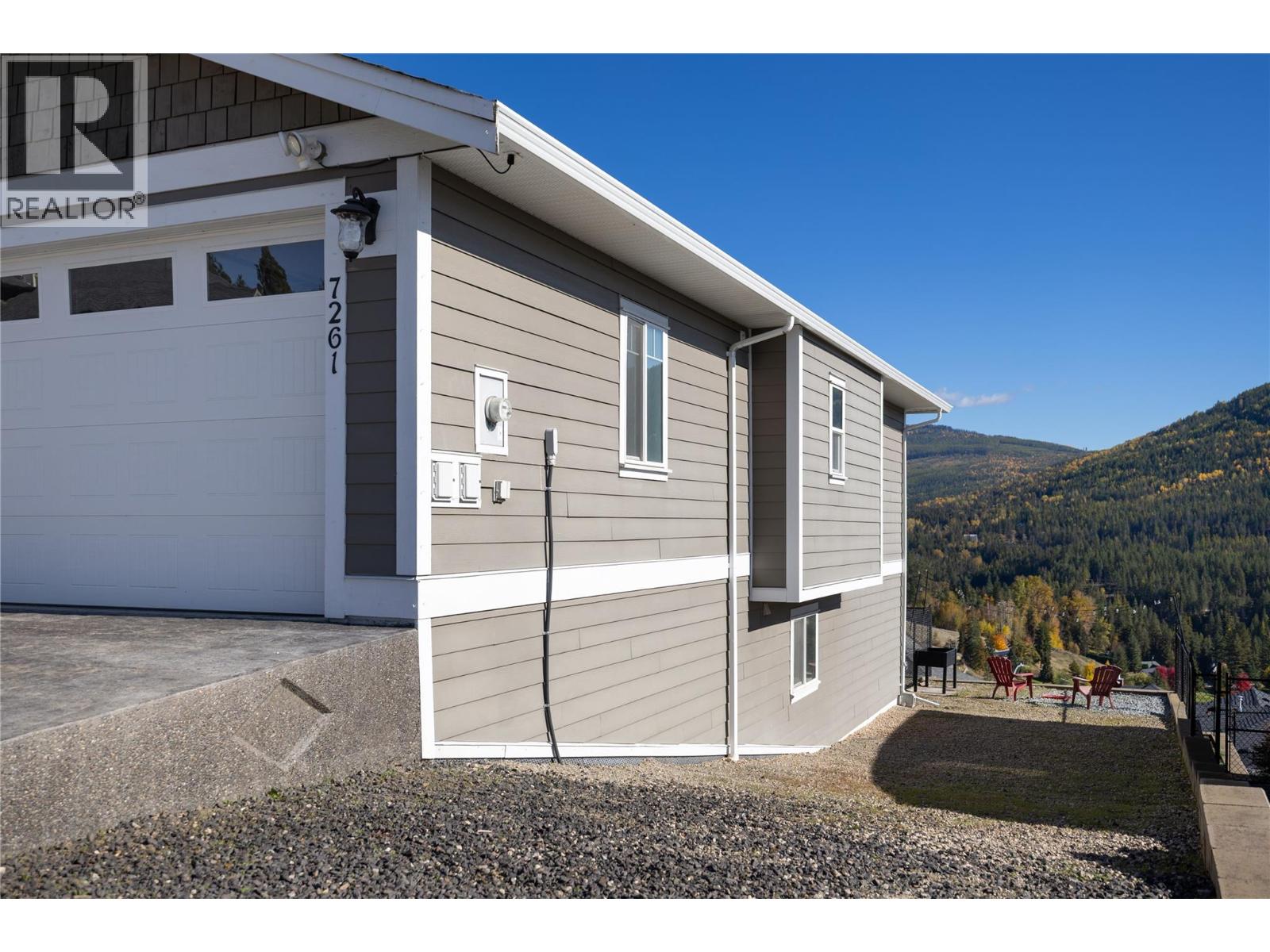 7261 Silver Ridge Drive Property Photo 6