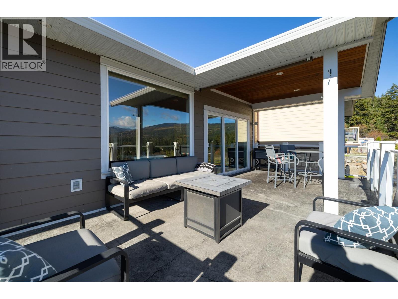 7261 Silver Ridge Drive Property Photo 12