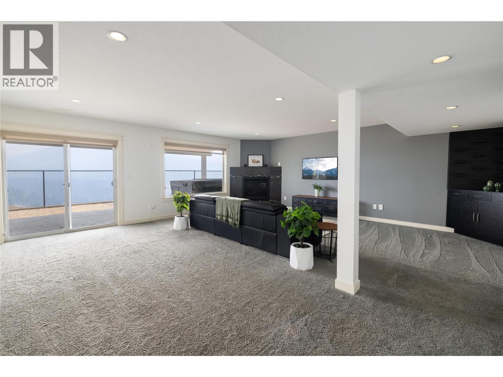 7261 Silver Ridge Drive Property Photo 46
