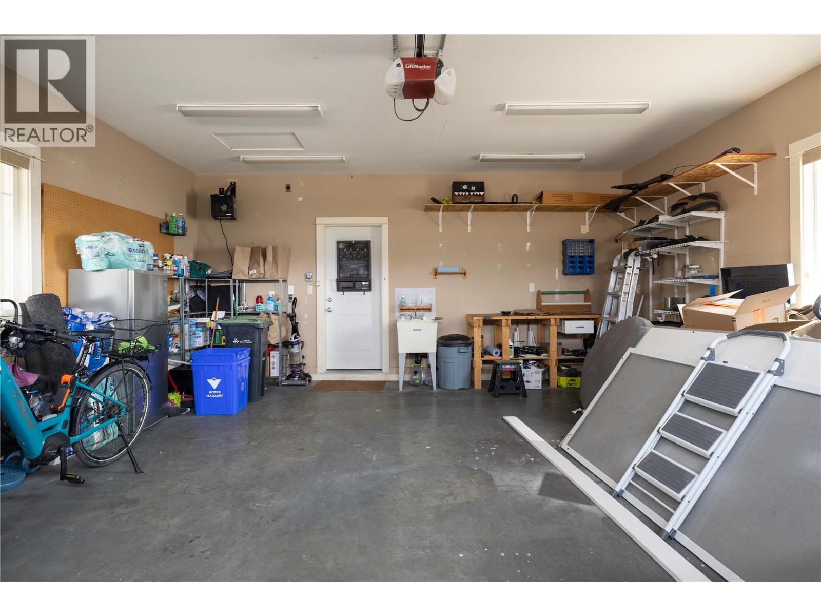 7261 Silver Ridge Drive Property Photo 60