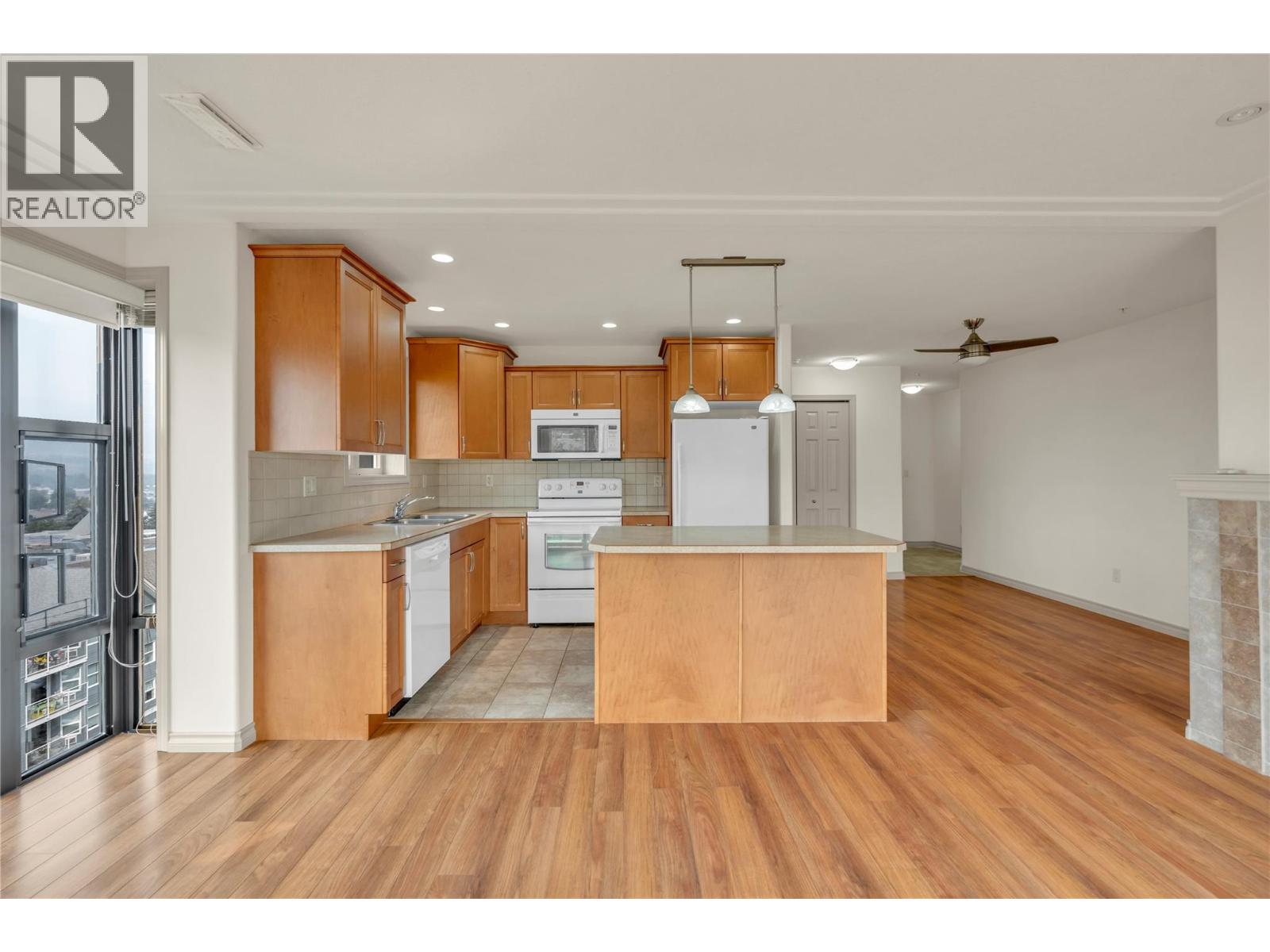 2125 Atkinson Street Unit# 705 Property Photo 4