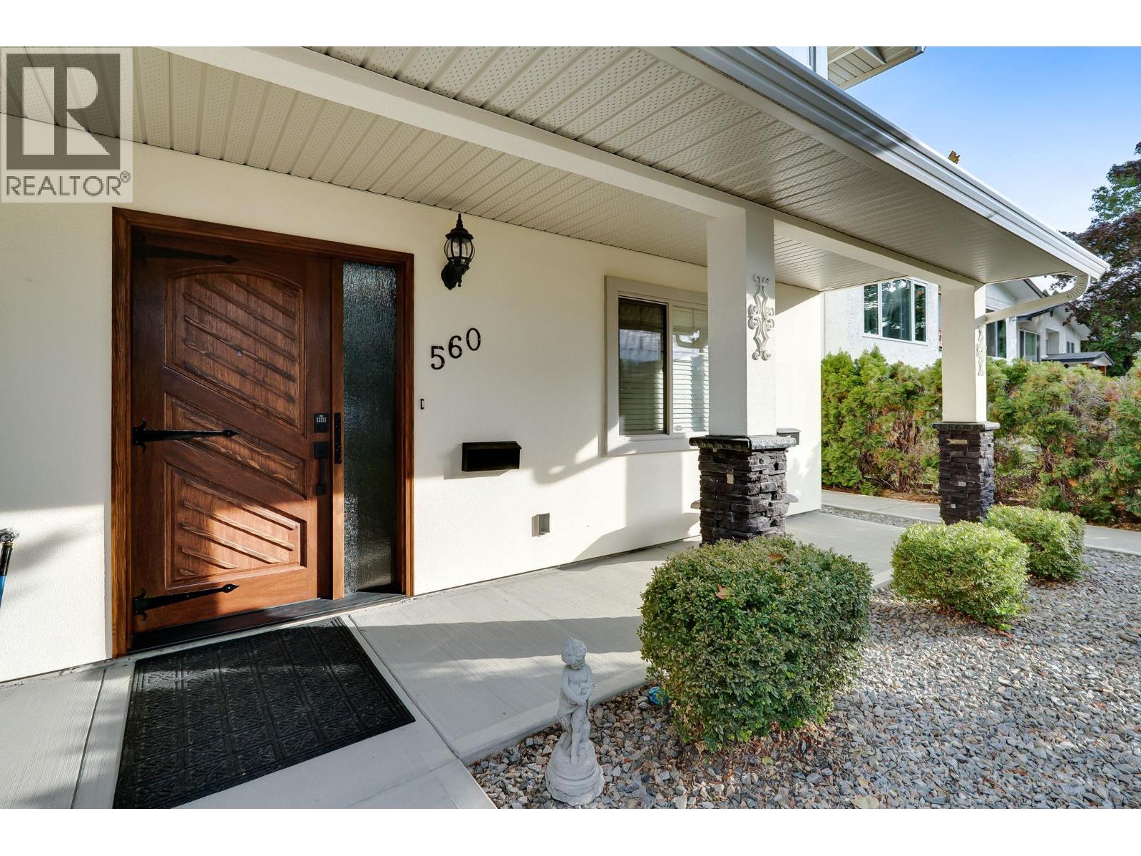 560 & 562 Christleton Avenue Property Photo 3