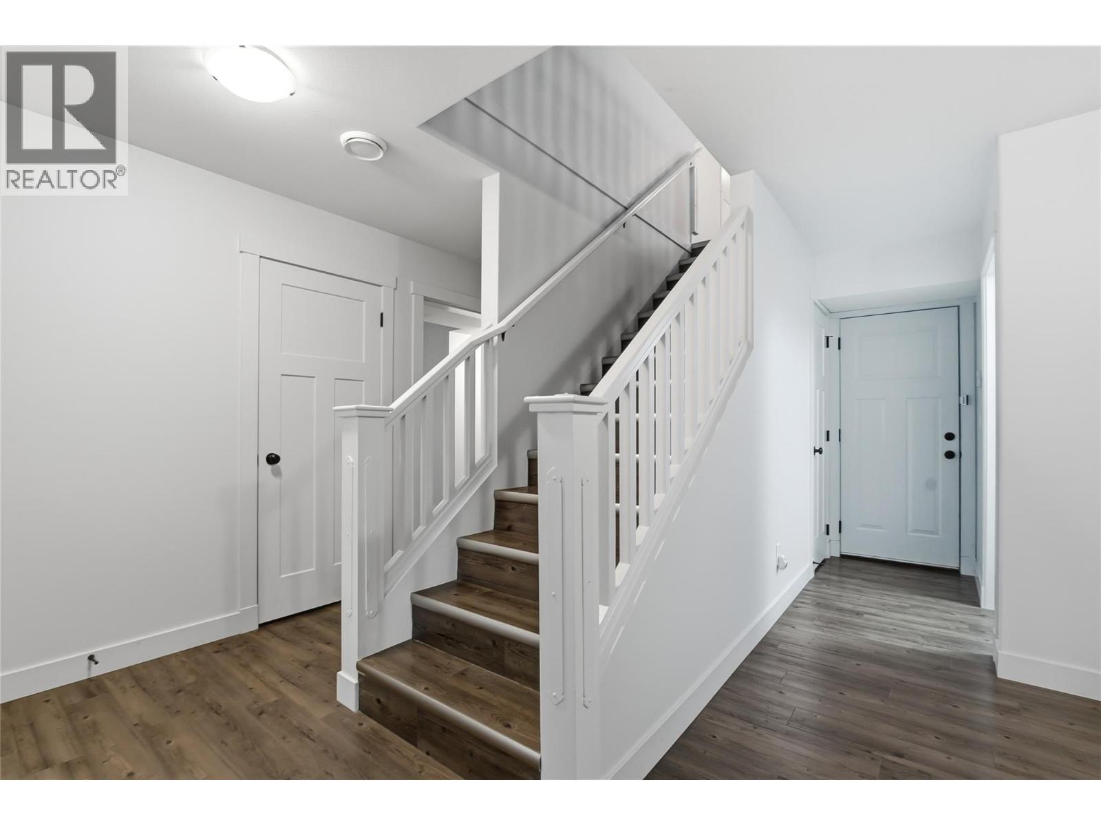 560 & 562 Christleton Avenue Property Photo 4