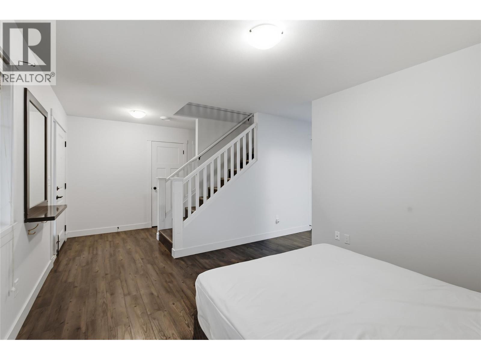 560 & 562 Christleton Avenue Property Photo 6