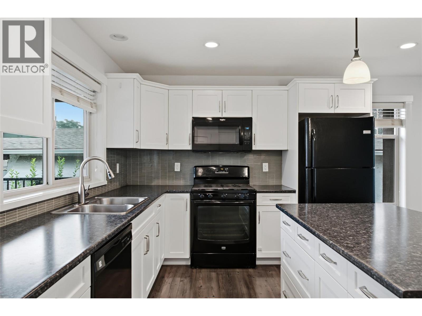 560 & 562 Christleton Avenue Property Photo 12