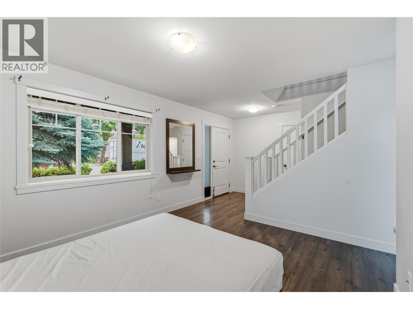 560 & 562 Christleton Avenue Property Photo 15