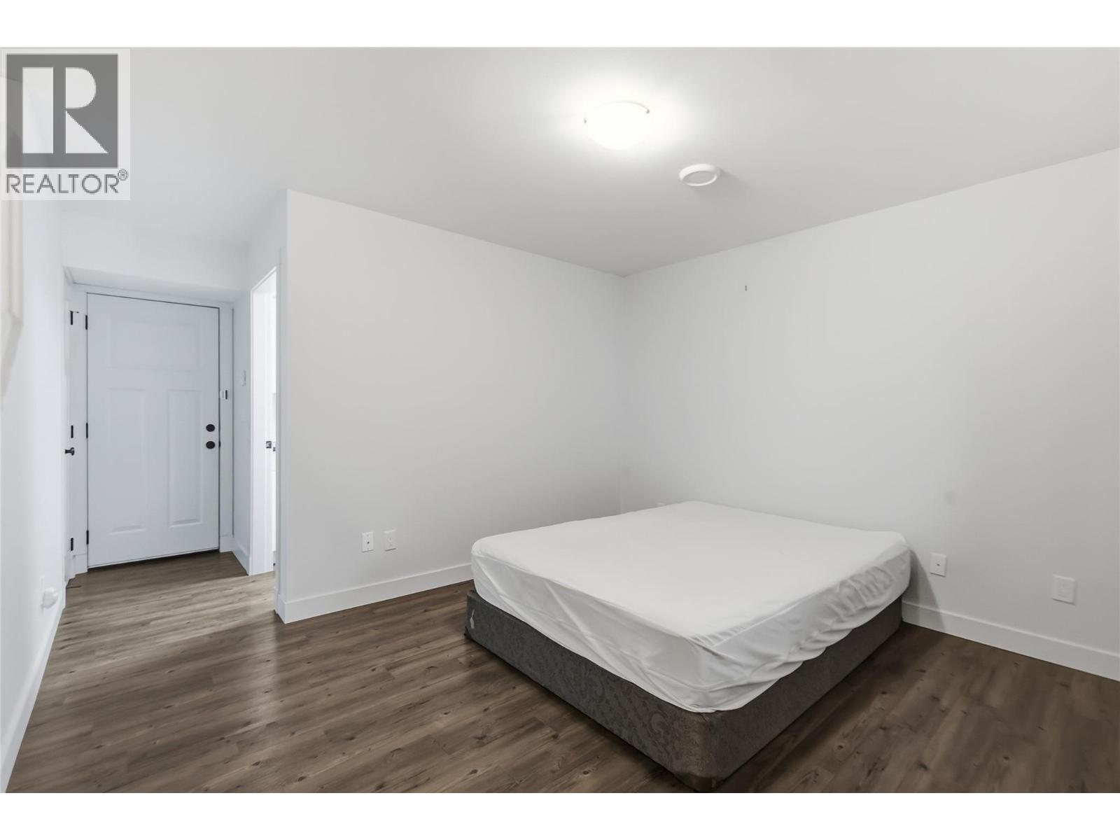 560 & 562 Christleton Avenue Property Photo 16