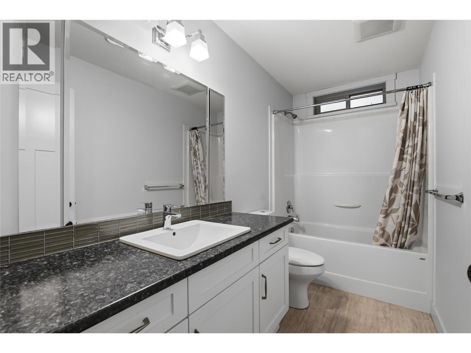 560 & 562 Christleton Avenue Property Photo 19