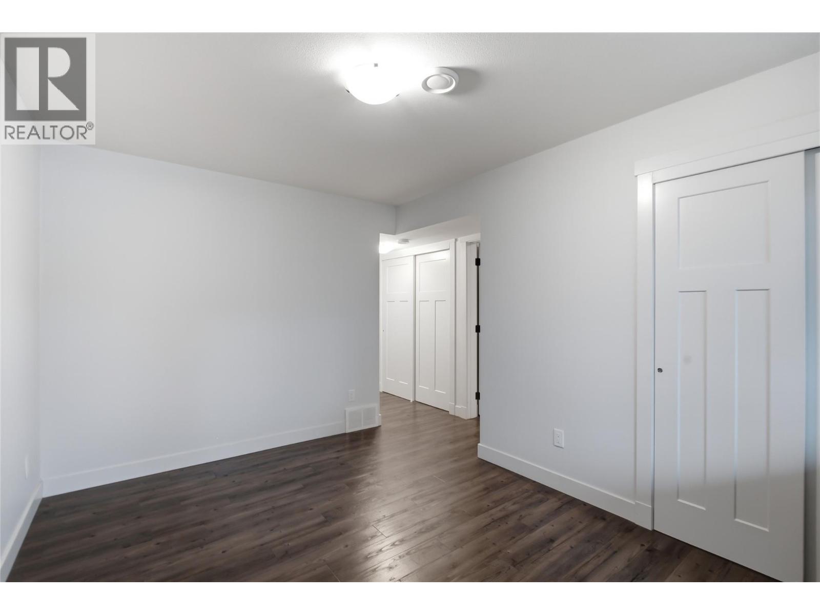 560 & 562 Christleton Avenue Property Photo 20