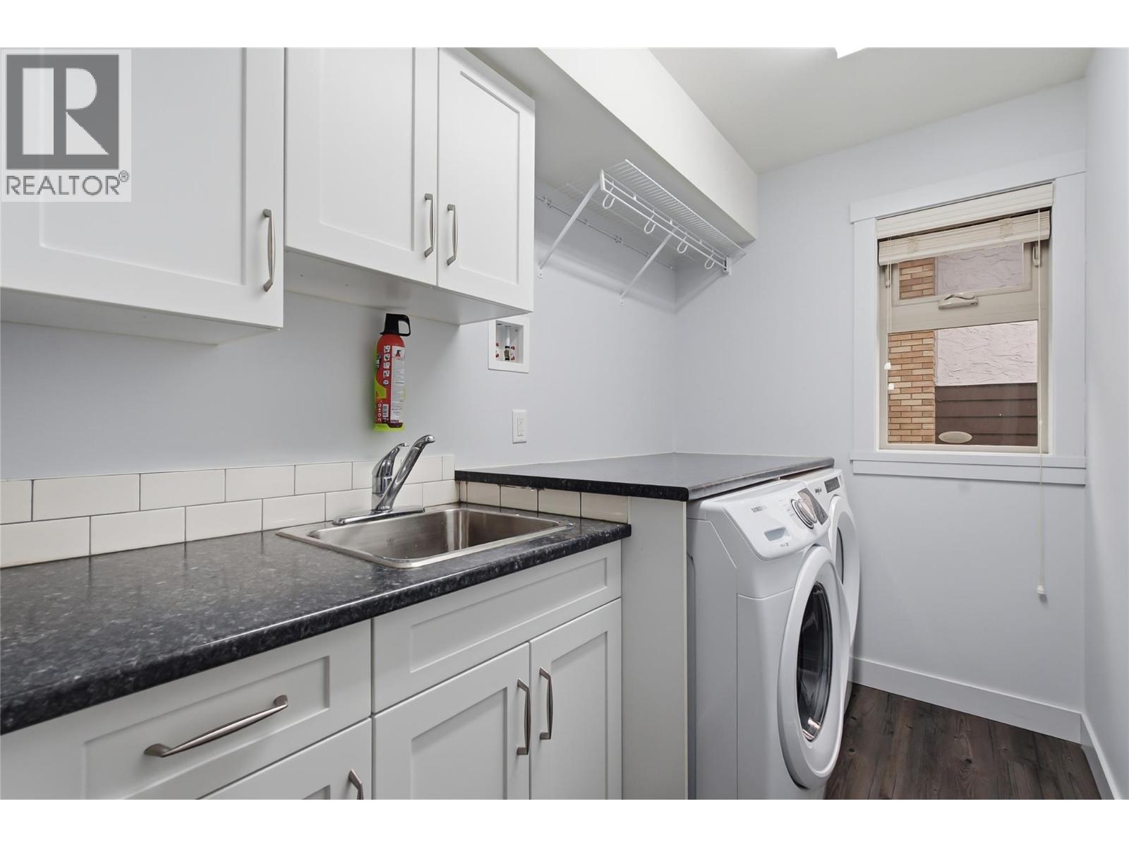 560 & 562 Christleton Avenue Property Photo 22