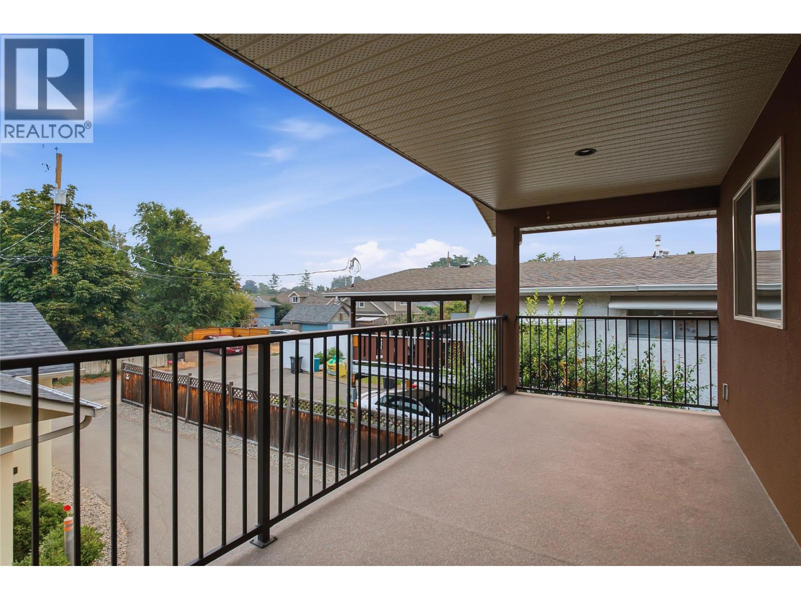 560 & 562 Christleton Avenue Property Photo 23