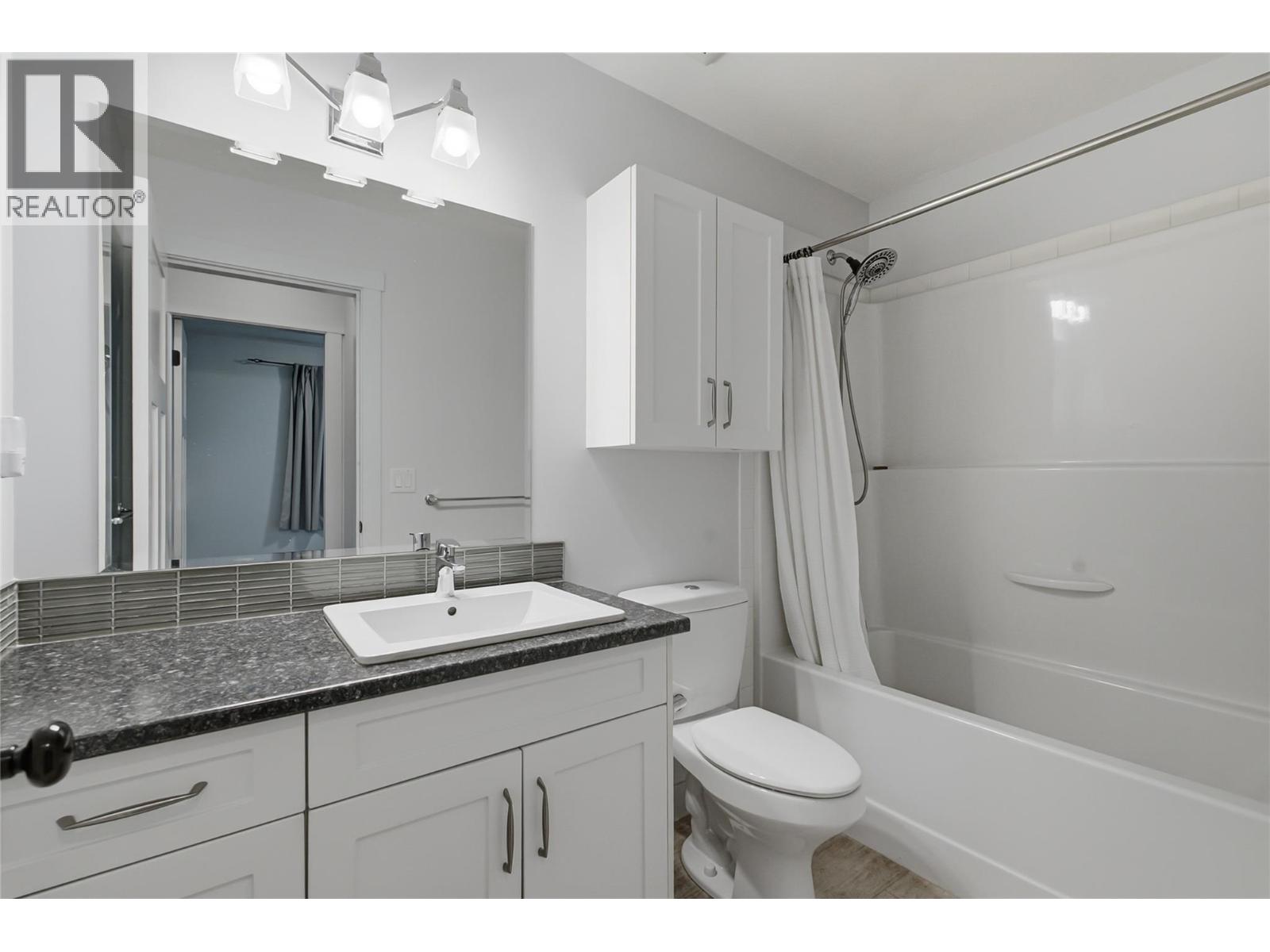 560 & 562 Christleton Avenue Property Photo 26