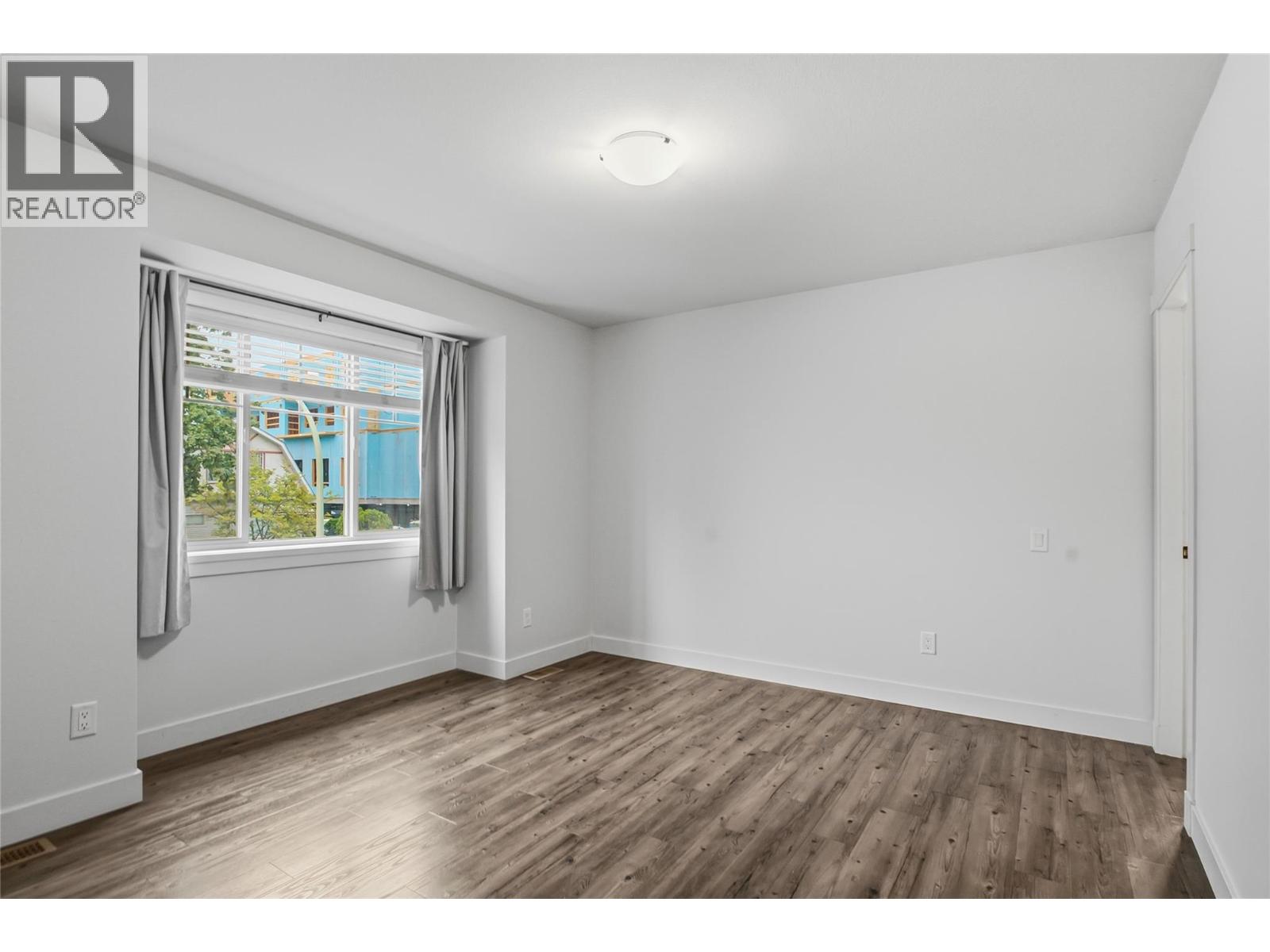 560 & 562 Christleton Avenue Property Photo 27