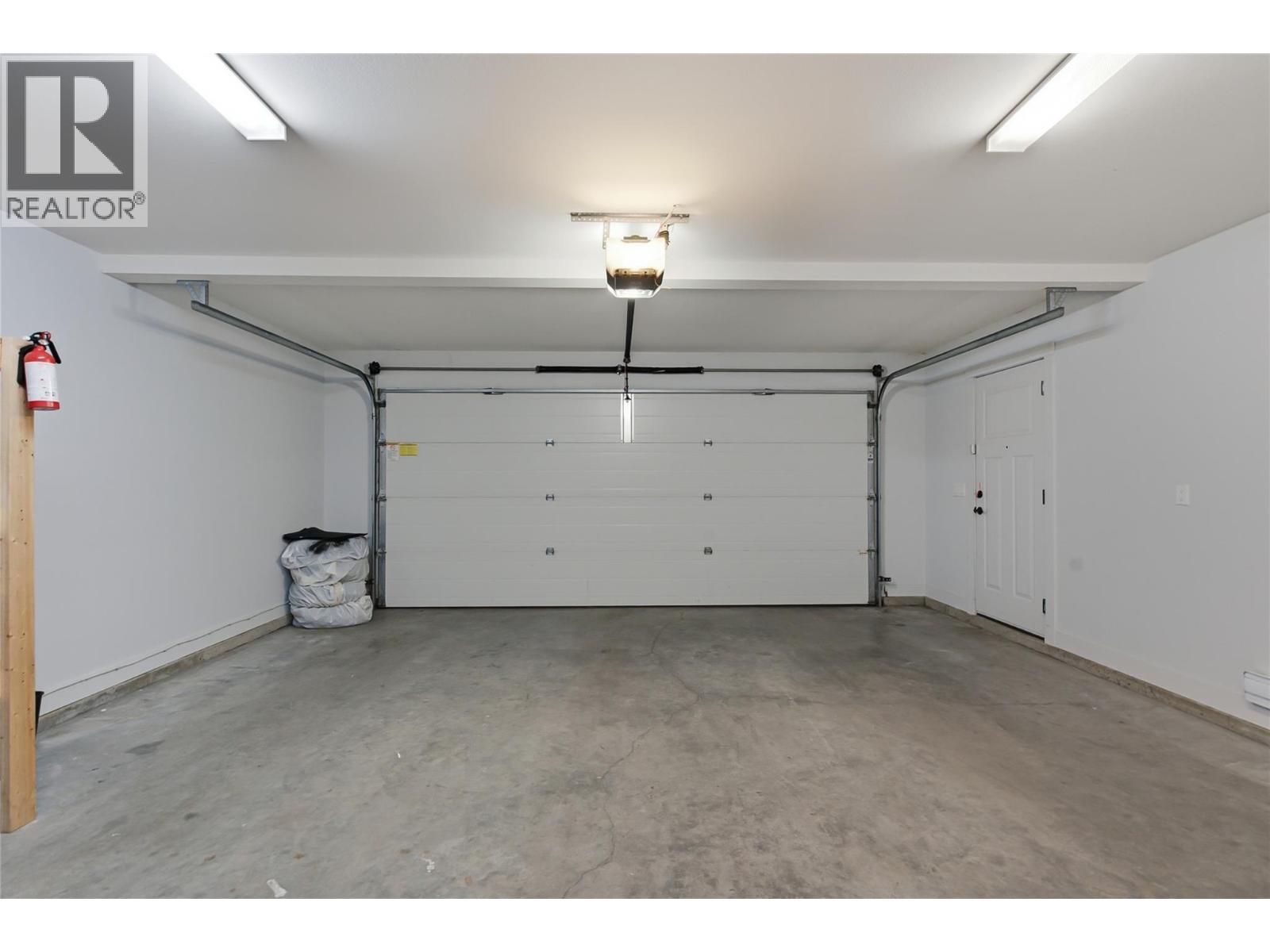 560 & 562 Christleton Avenue Property Photo 32