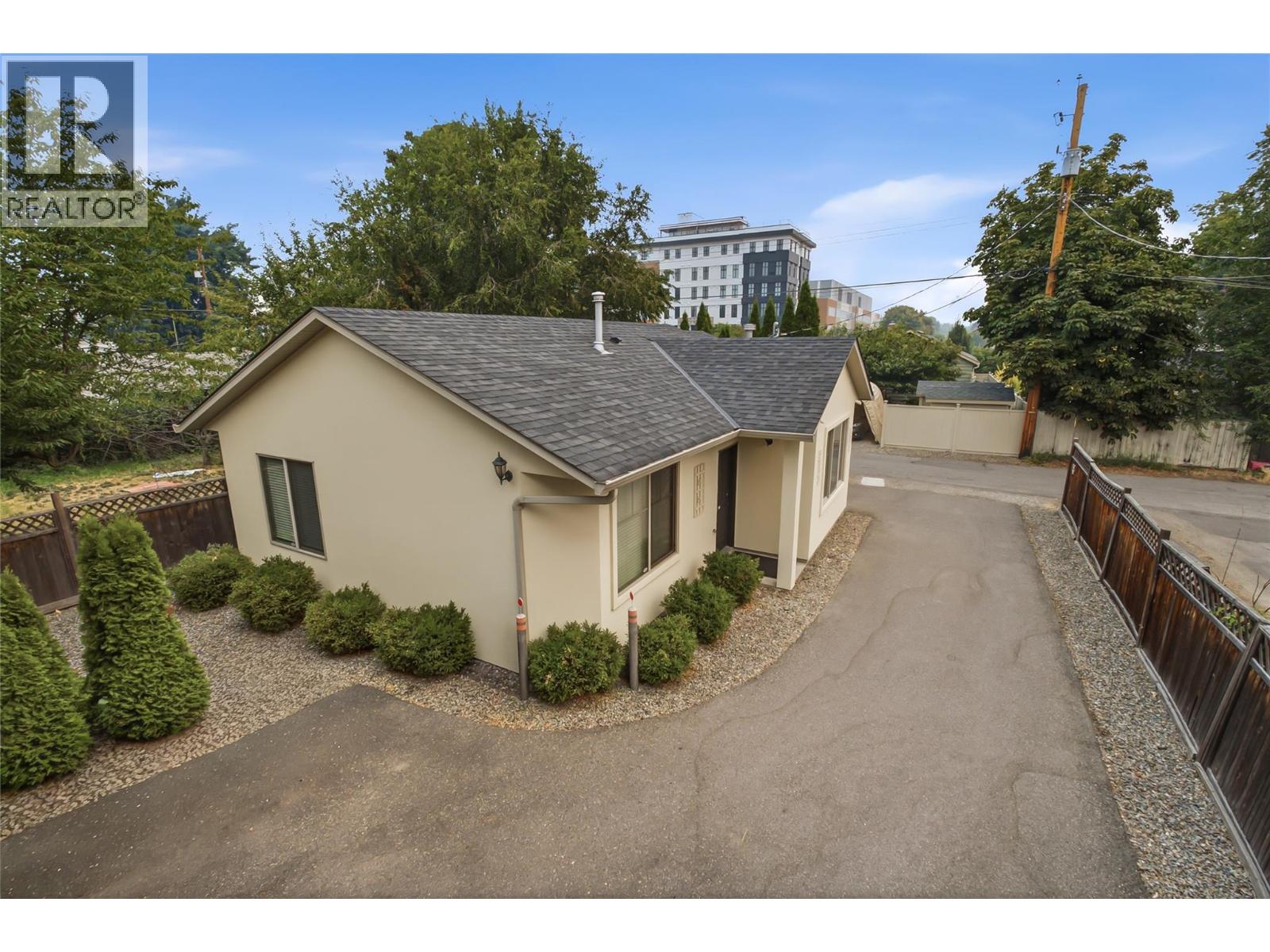 560 & 562 Christleton Avenue Property Photo 34