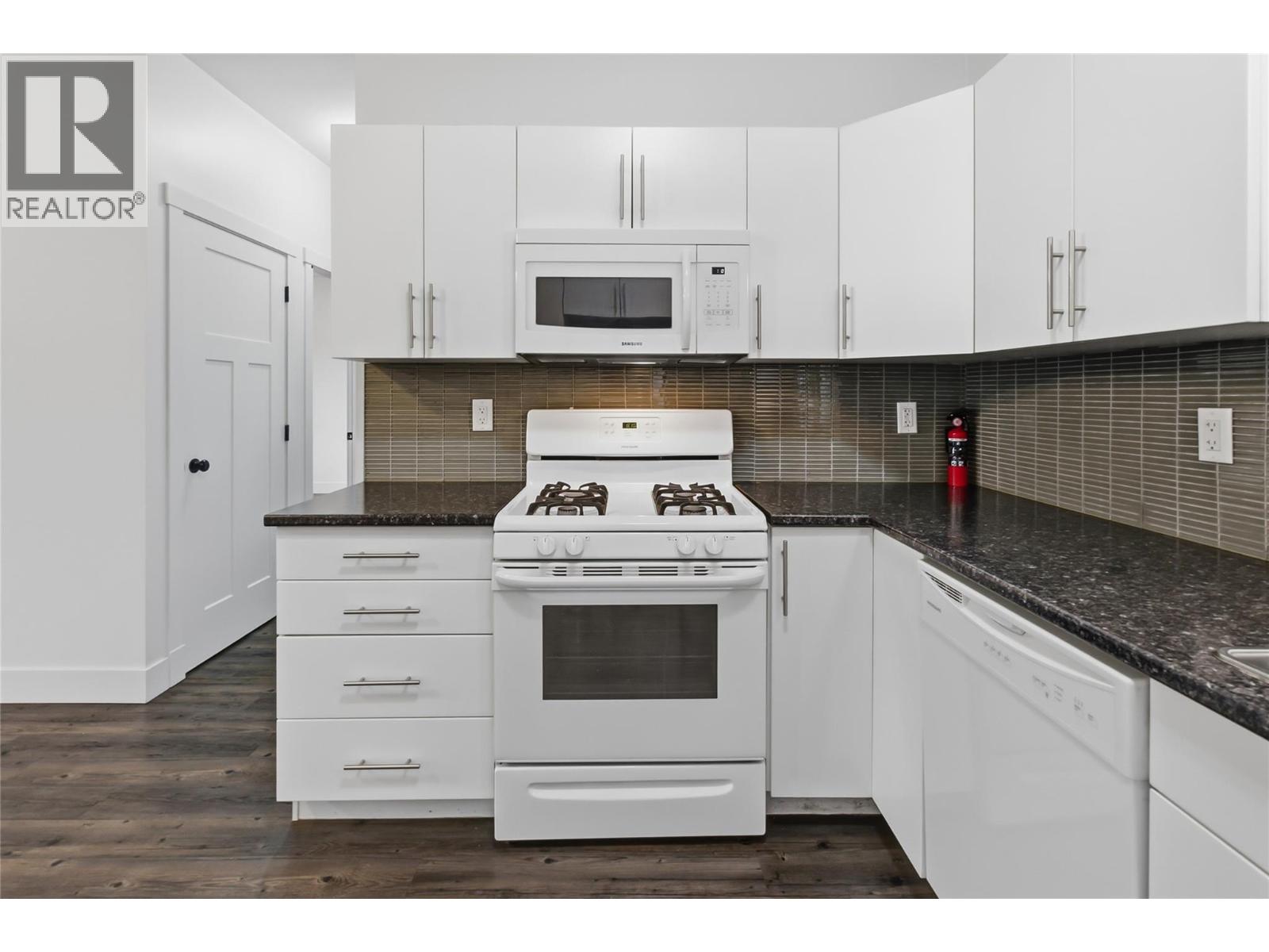 560 & 562 Christleton Avenue Property Photo 41