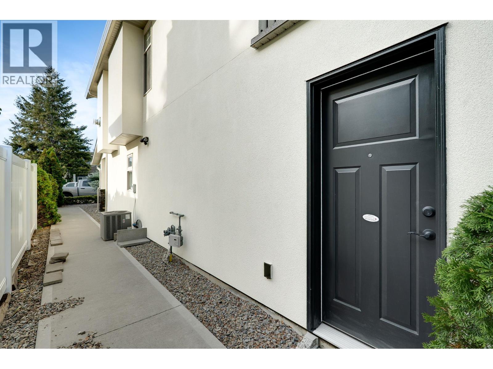 560 & 562 Christleton Avenue Property Photo 51