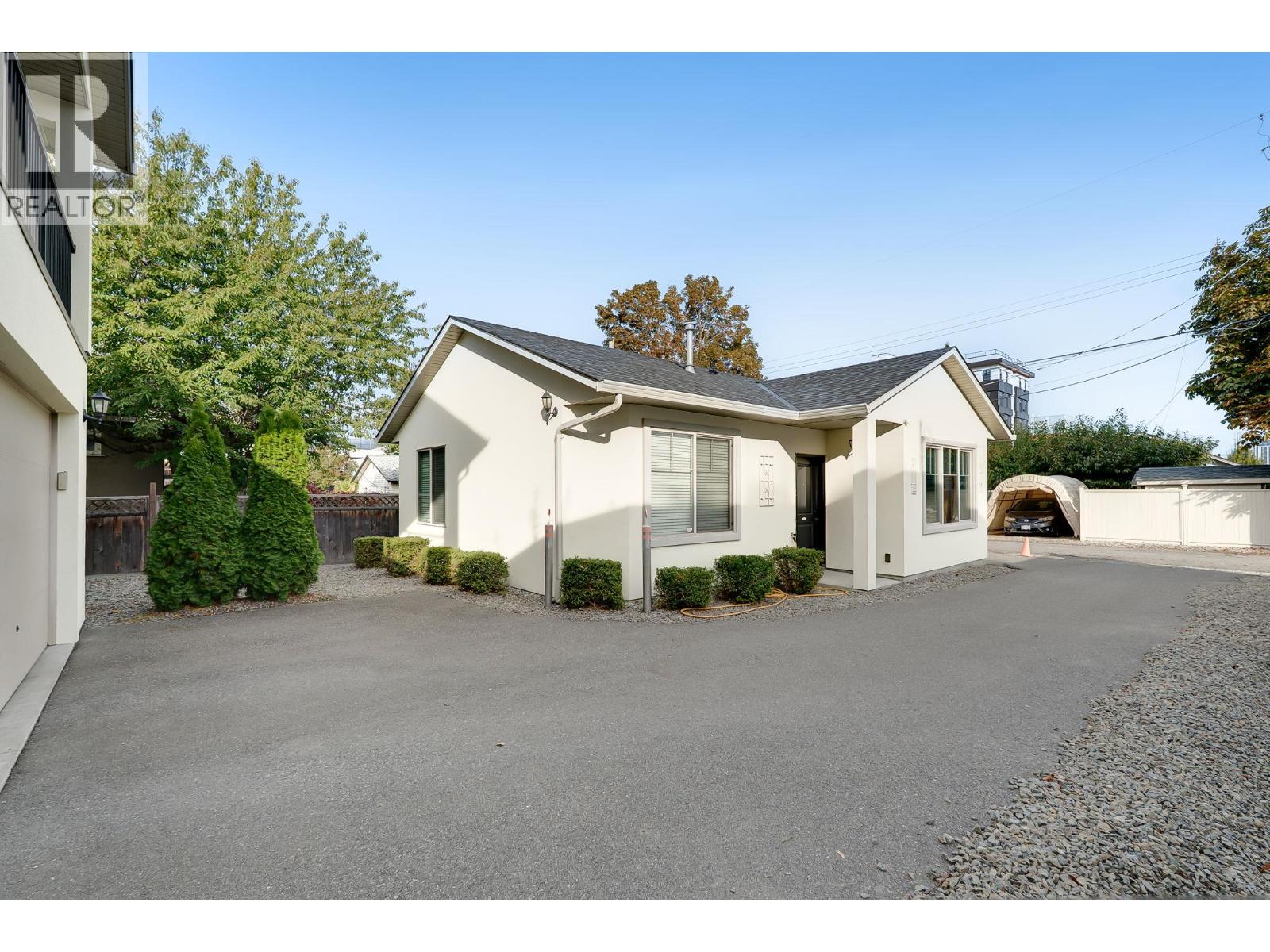560 & 562 Christleton Avenue Property Photo 52