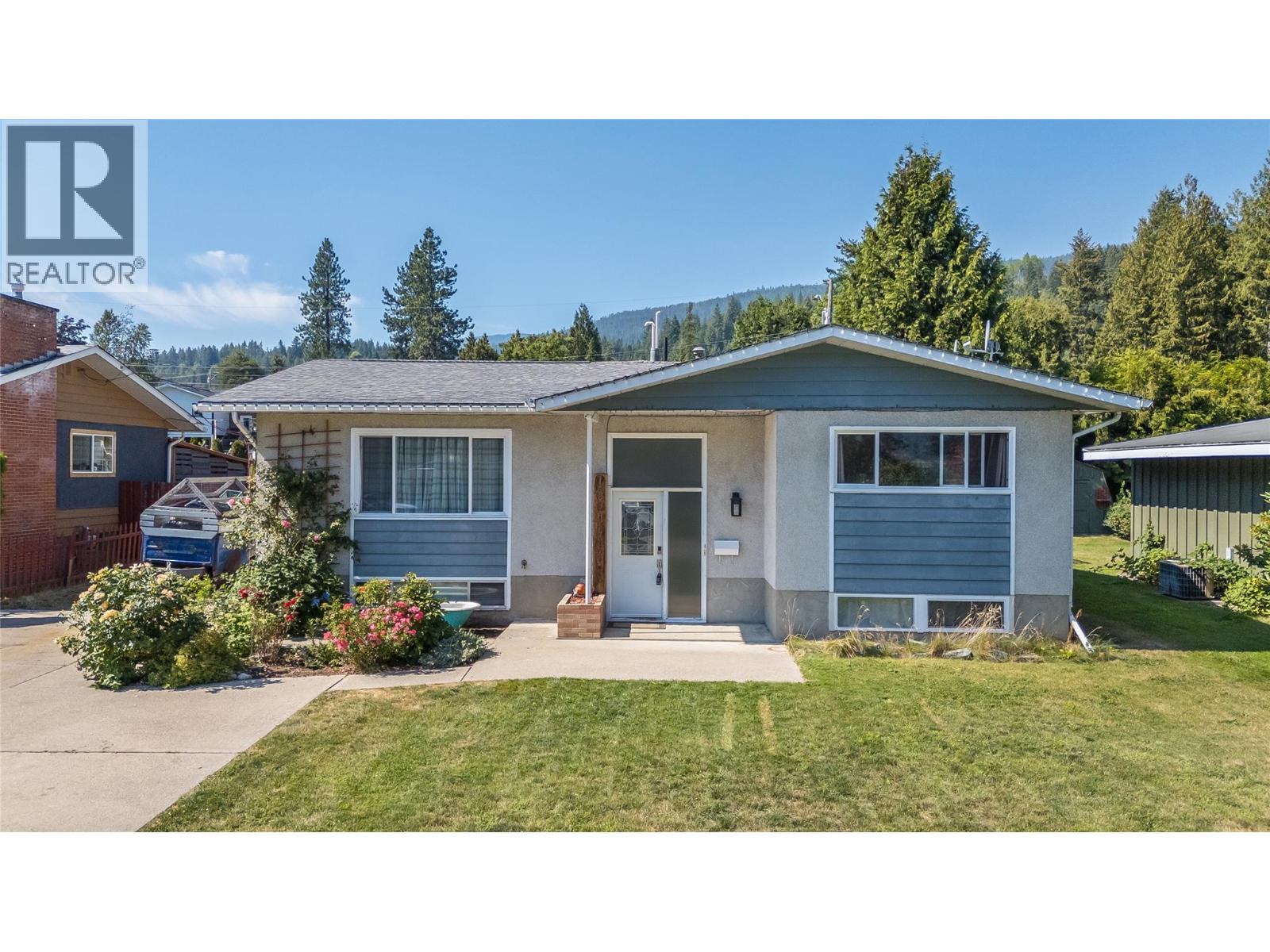 1684 Ridgewood Drive Property Photo 1